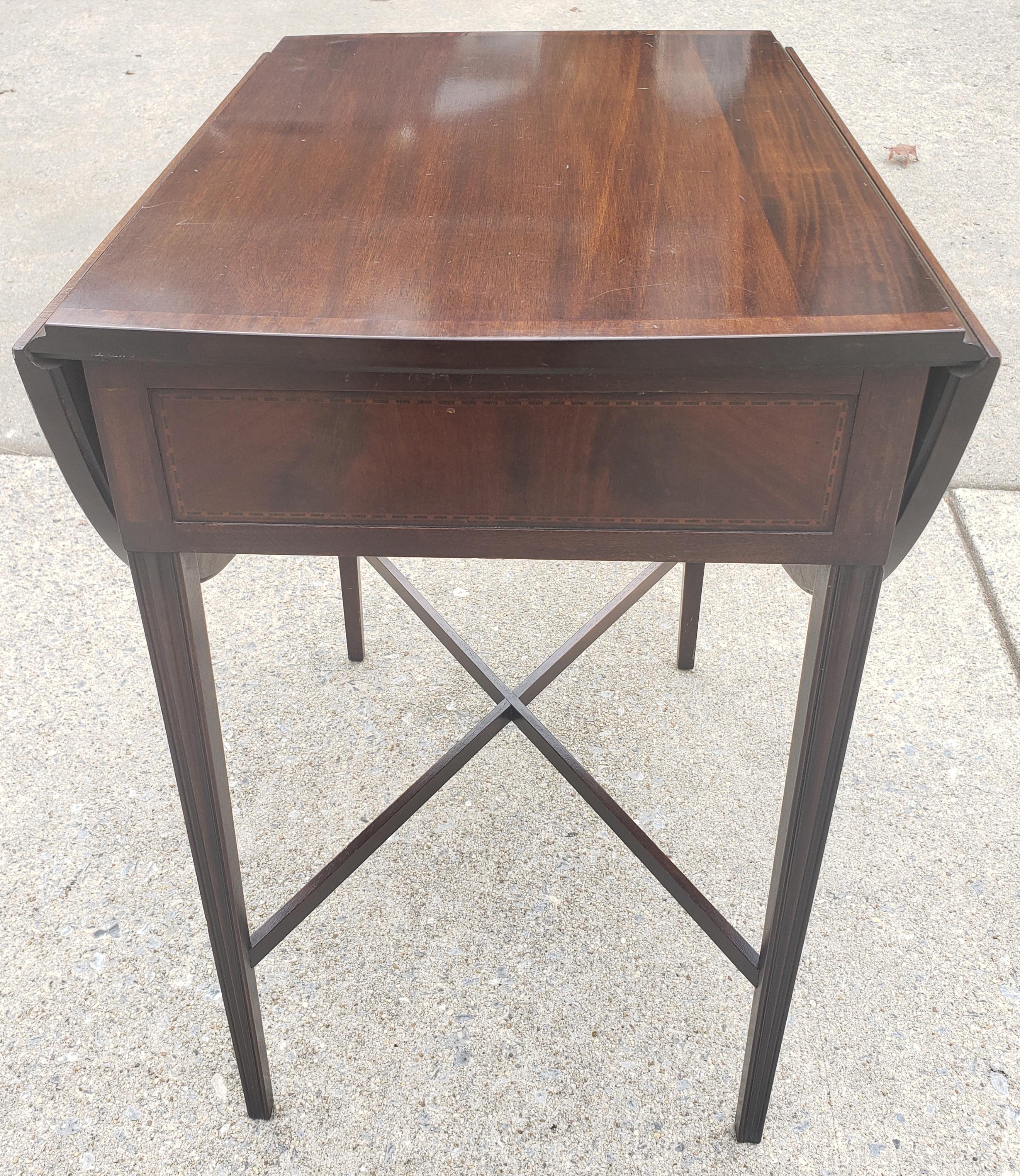 1940s Genuine Mahogany Pembroke Side Table In Good Condition For Sale In Germantown, MD