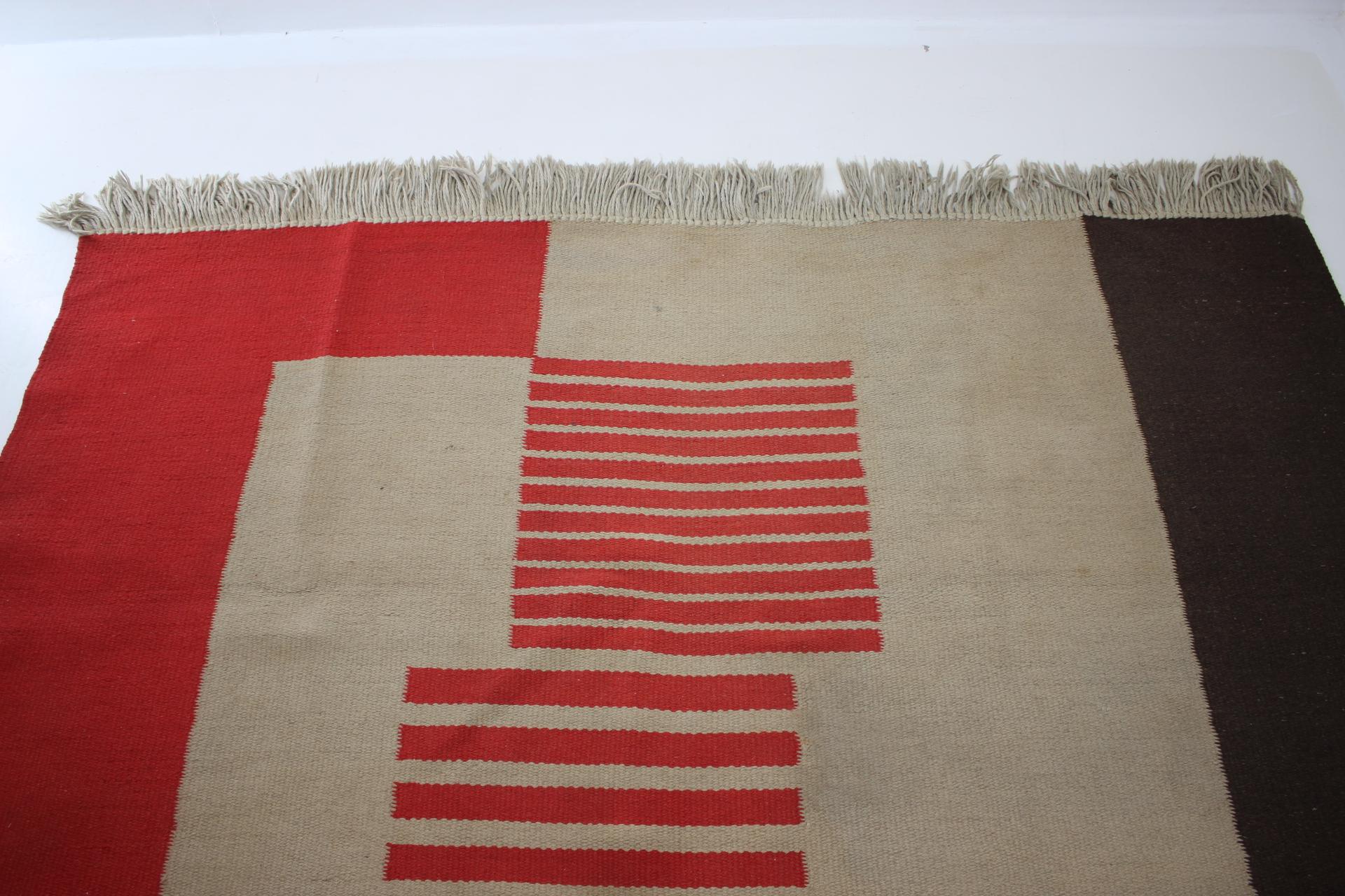 1940s Geometric Wool Rug/Carpet in the Style of Antonin Kybal, Czechosloakia  In Good Condition For Sale In Praha, CZ