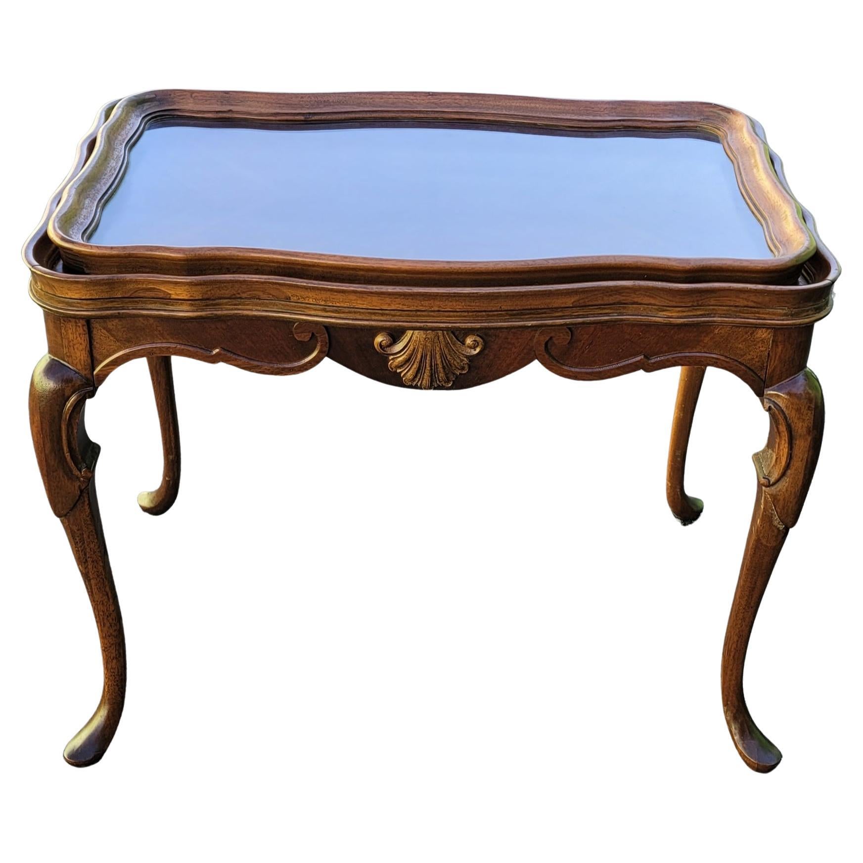 A charming 1940s George IV Style rectangularcarved mahogany glass tray top side table in great vintage condition.
Measures 25
