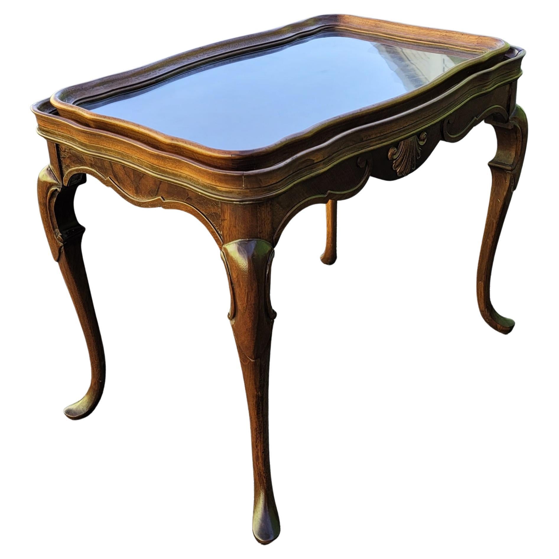 1940s George III Style Carved Rectangular Mahogany Glass Tray Top Side Table In Good Condition For Sale In Germantown, MD