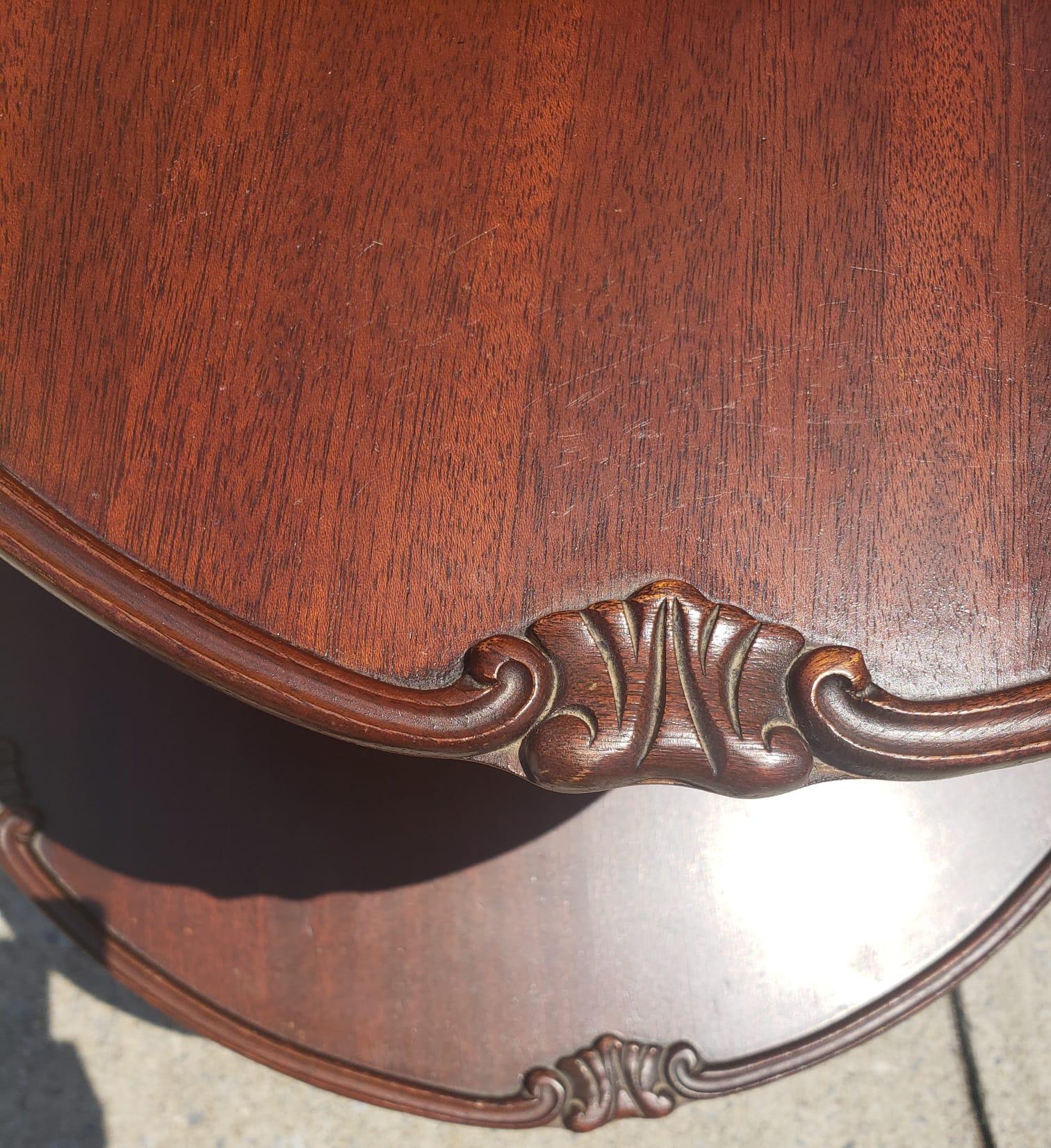 1940s, George III Style Mahogany Two Tier Pie Dumbwaiter In Good Condition For Sale In Germantown, MD