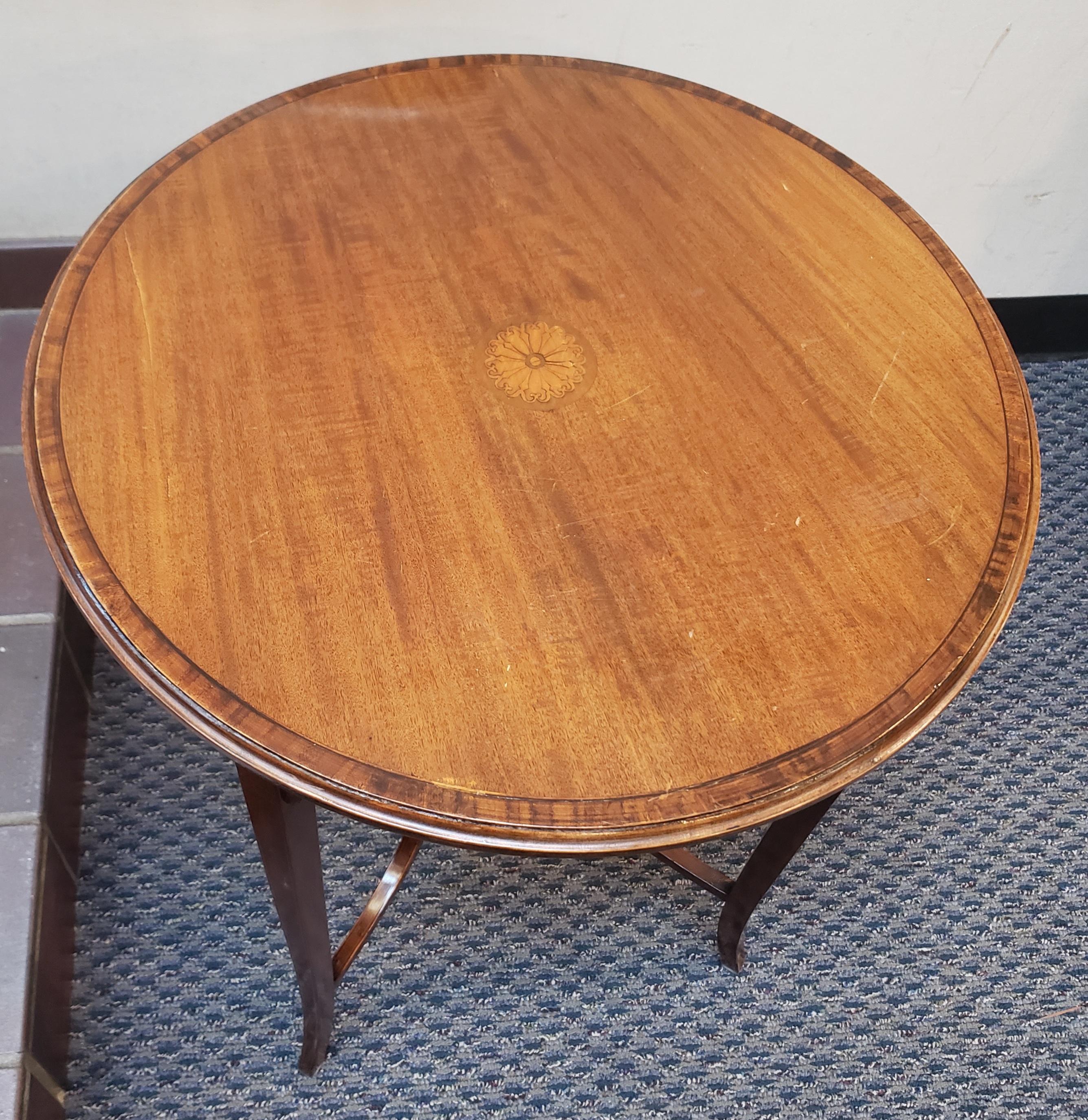 Inlay 1940s George III Style Patinated Satinwood Inlaid Mahogany Side Table For Sale