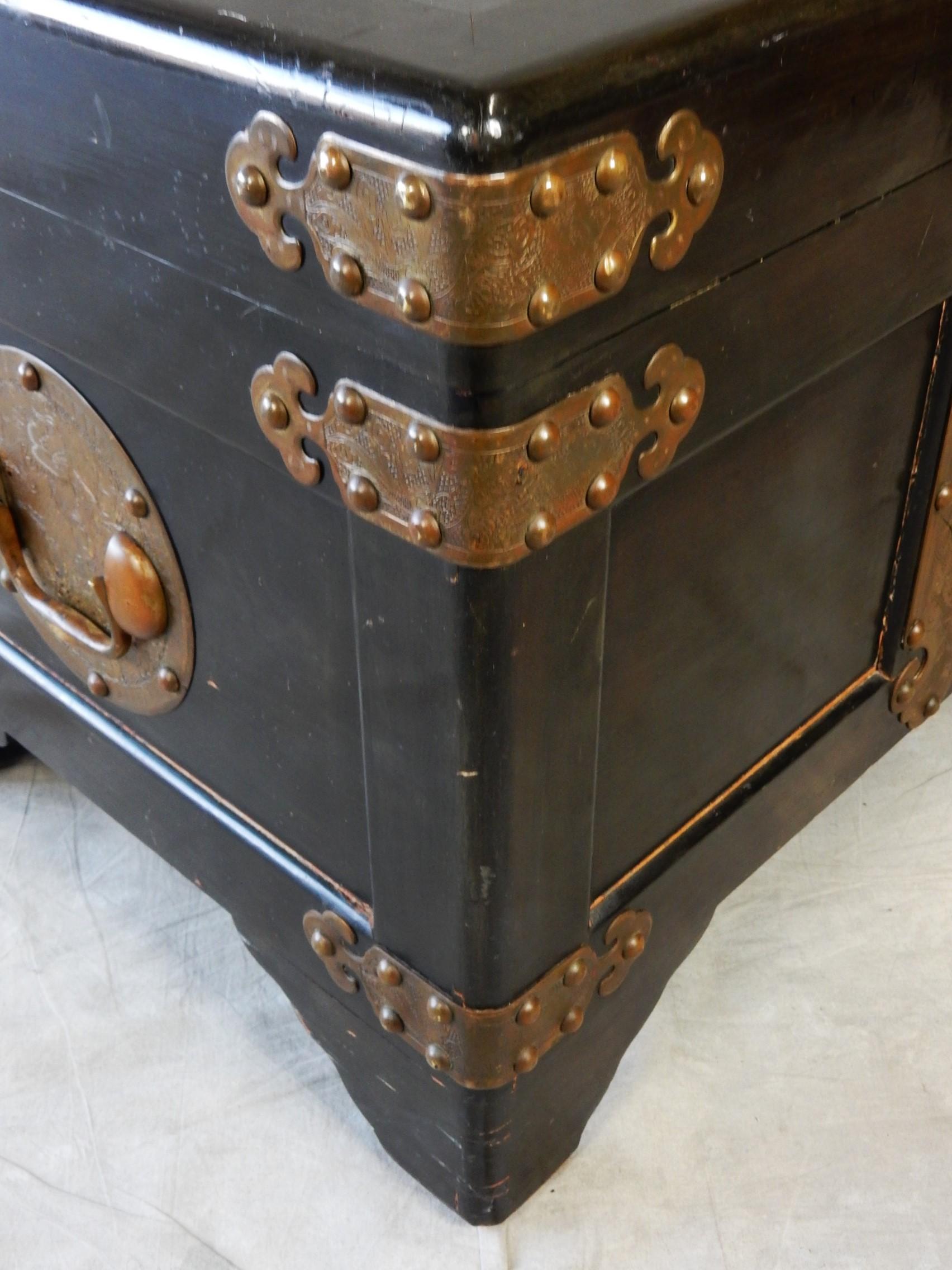 Hong Kong 1940's George Zee Design Artistic Chest Coffee Table For Sale
