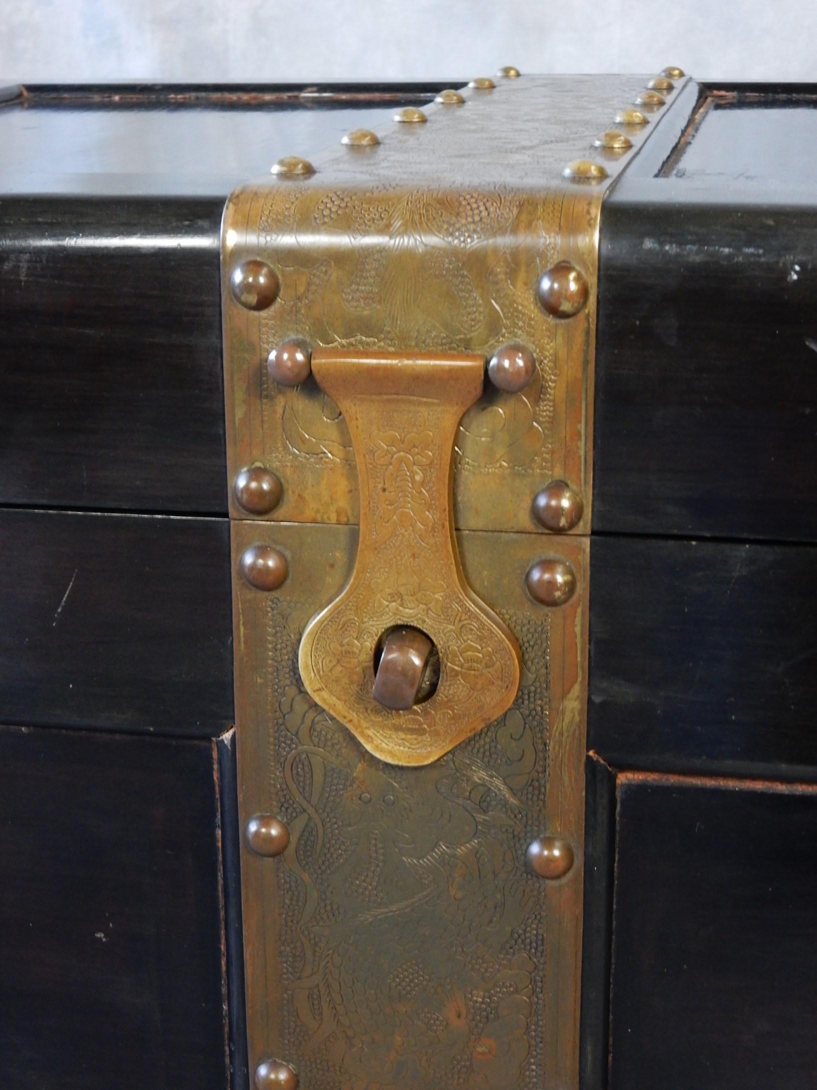 1940's George Zee Design Artistic Chest Coffee Table For Sale 2