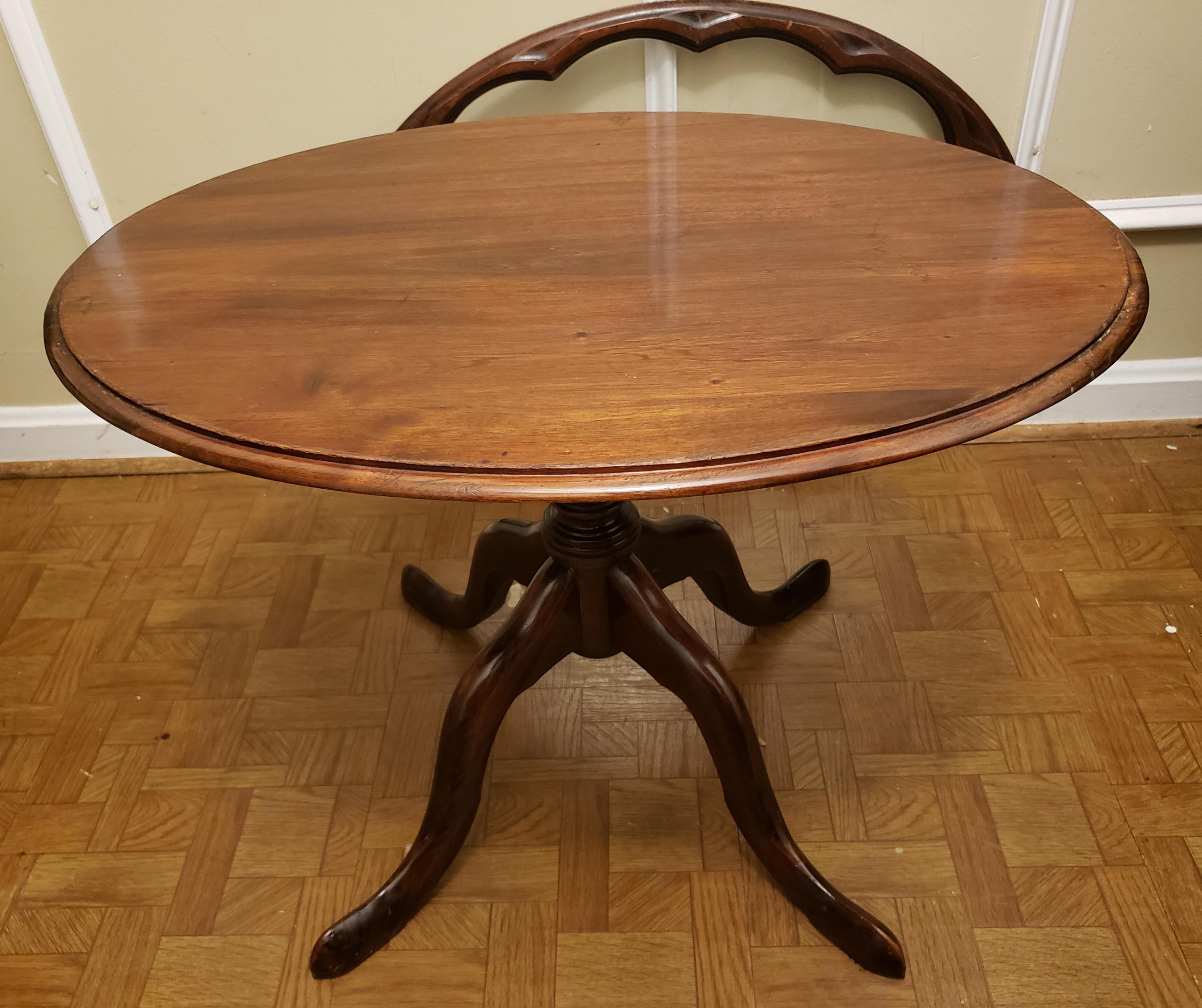 American 1940s Georgian Mahogany Glass Tray Top Pedestal Table For Sale