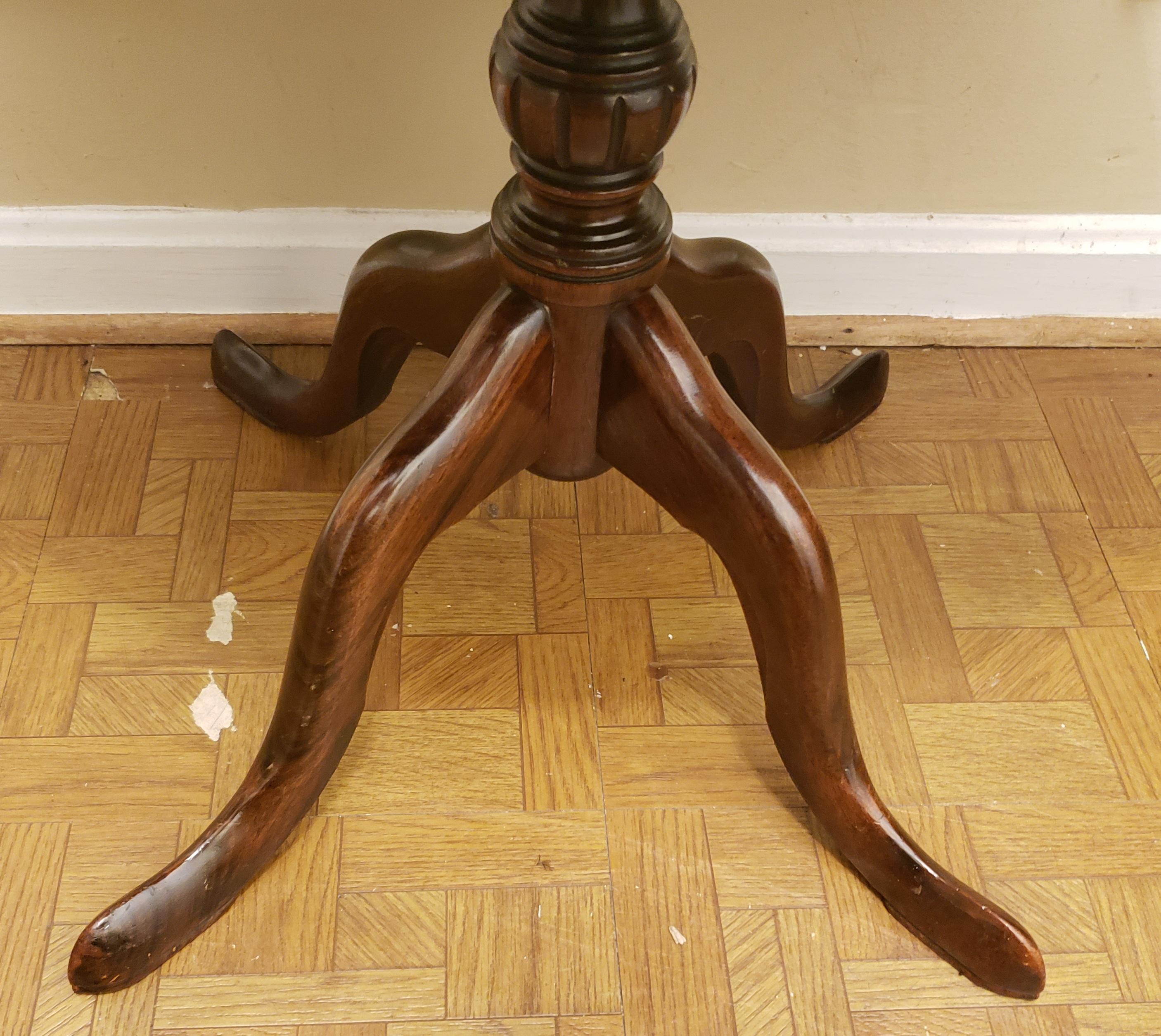 1940s Georgian Mahogany Glass Tray Top Pedestal Table For Sale 1