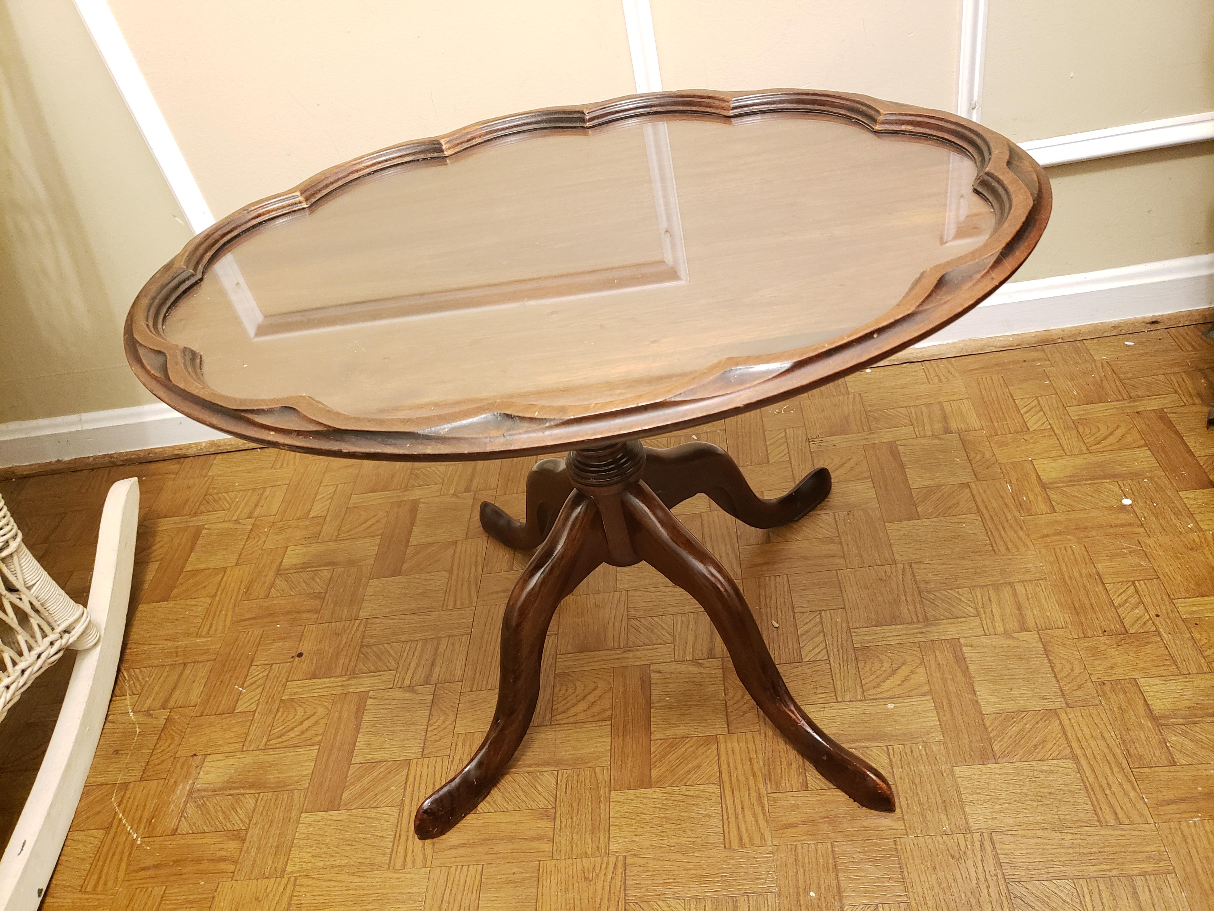 1940s Georgian Mahogany Glass Tray Top Pedestal Table For Sale 3