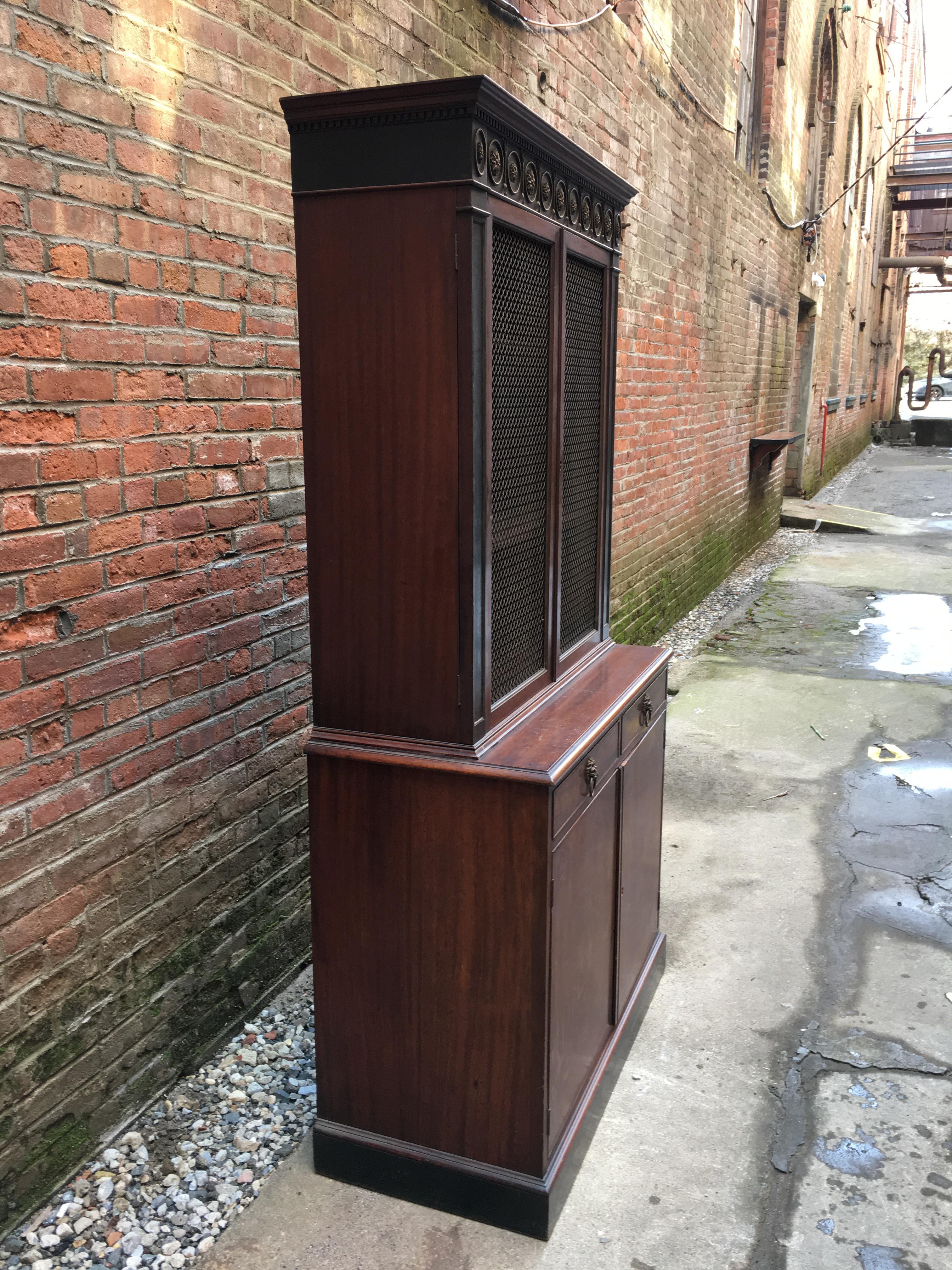 1940s Georgian Style Mahogany Bookcase In Good Condition In Garnerville, NY