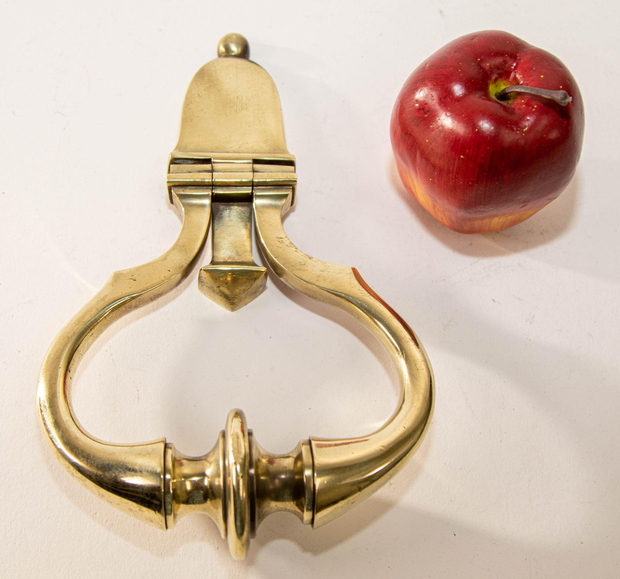 1940s Georgian Style Solid Polished Brass Door Knocker For Sale 5