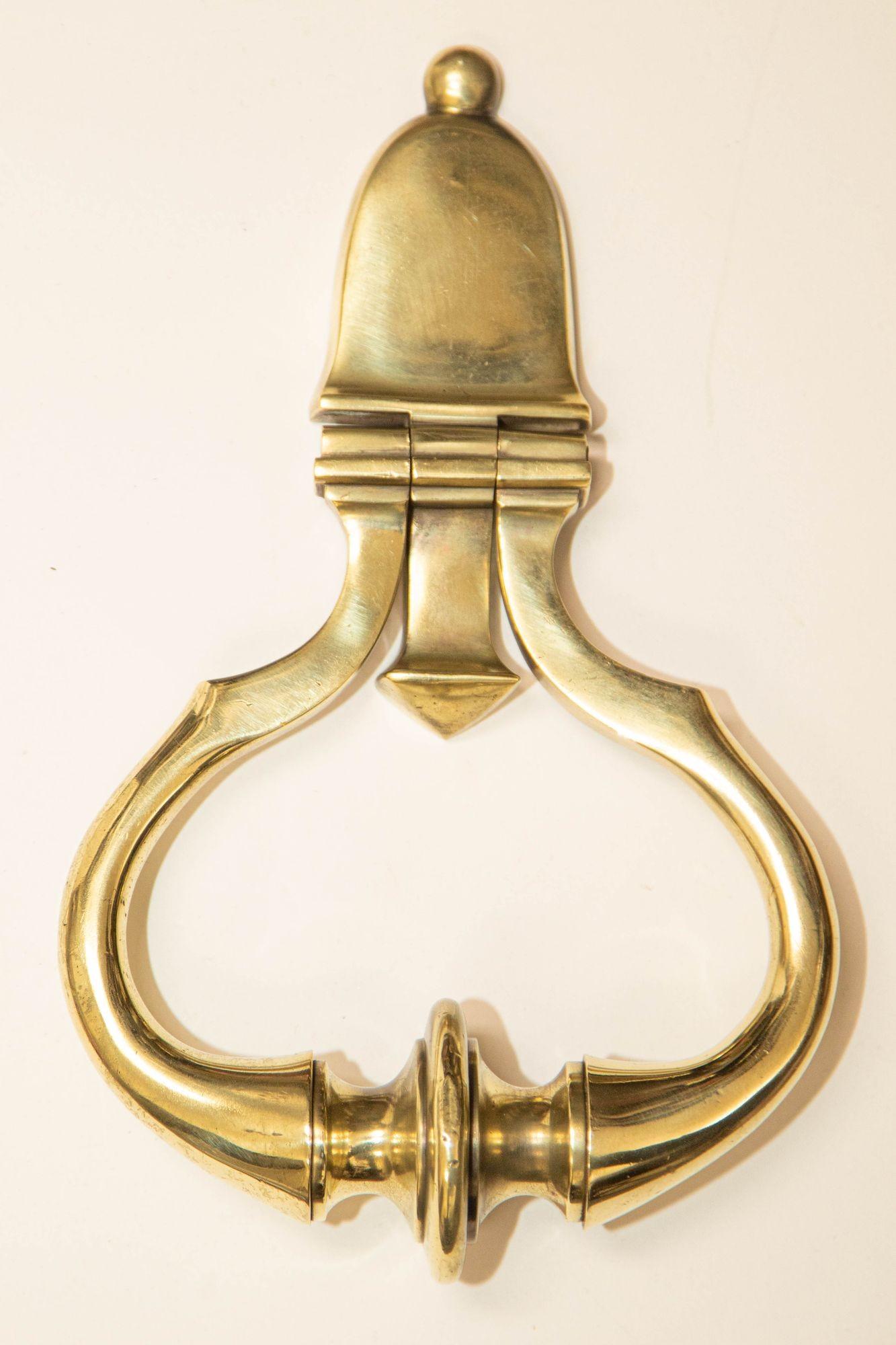 A large solid cast polished brass door knocker sophisticated in shape and design.
A substantial Georgian style early twentieth century brass door knocker.
The piece was acquired from an estate in Beverly Hills, California.
A wonderful piece, either