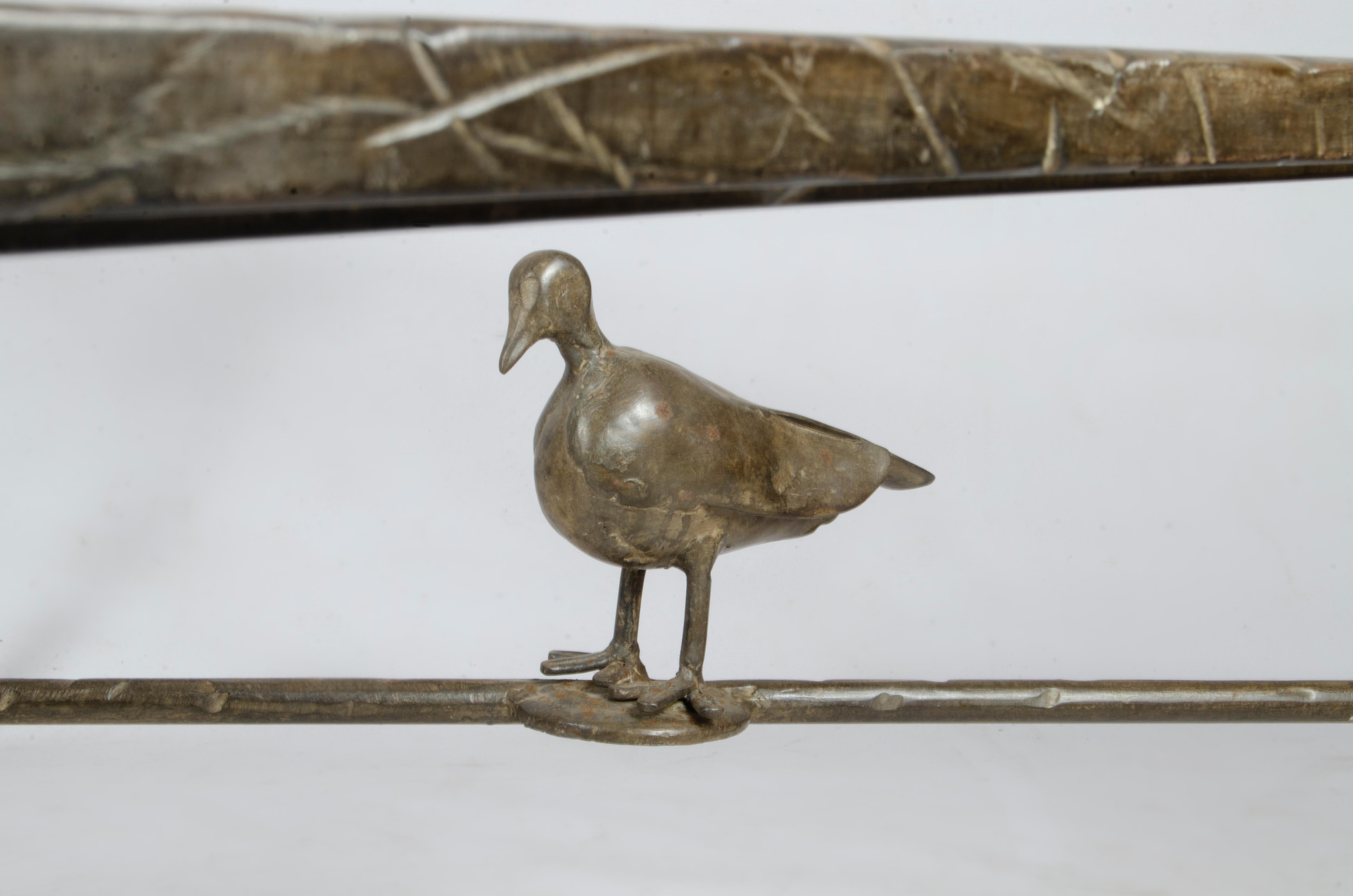 Métal Table basse carrée expressionniste de style Giacometti des années 1940 avec oiseaux, France en vente