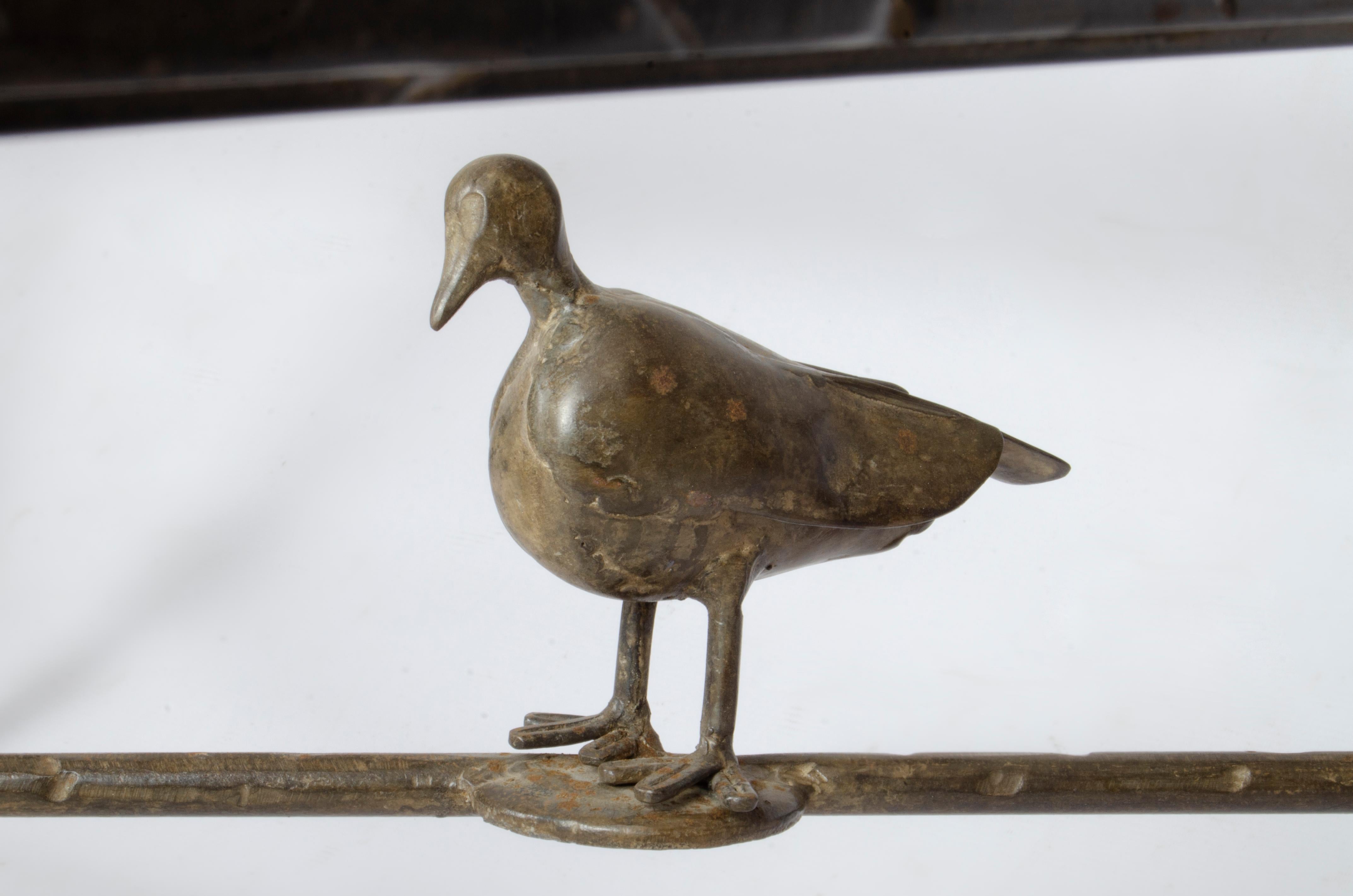 Table basse carrée expressionniste de style Giacometti des années 1940 avec oiseaux, France en vente 1