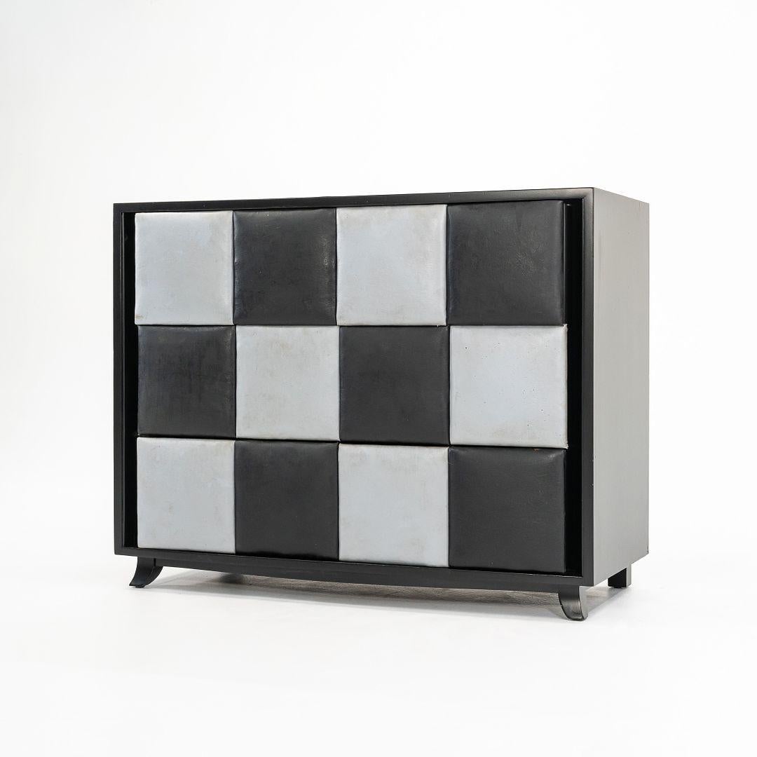 Cassettiera a 3 cassetti di Gilbert Rohde del 1940 in mogano e similpelle rifinita in vendita 4
