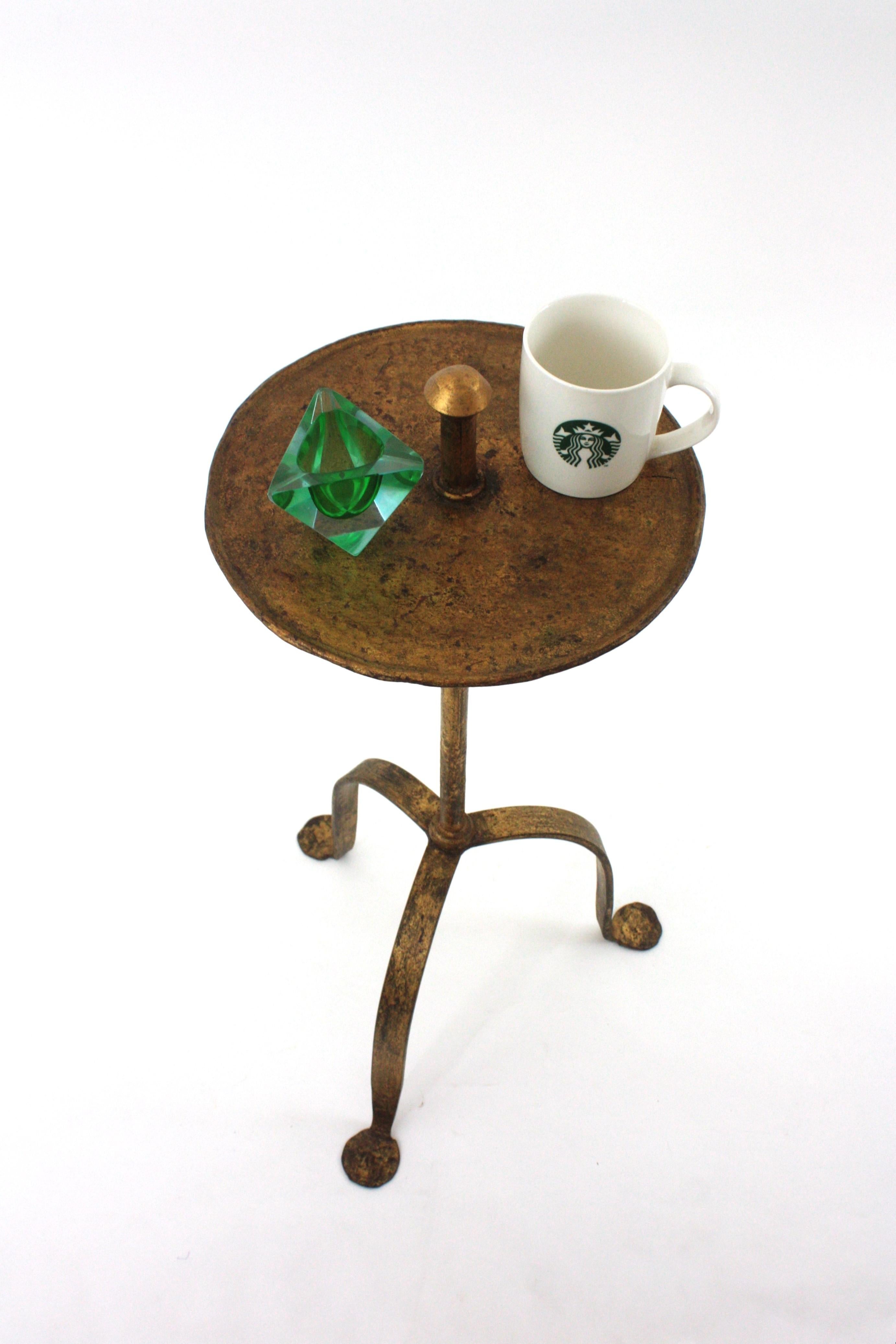 Table à boire / Table à Martini / Guéridon avec poignée en fer doré des années 1940 en vente 3