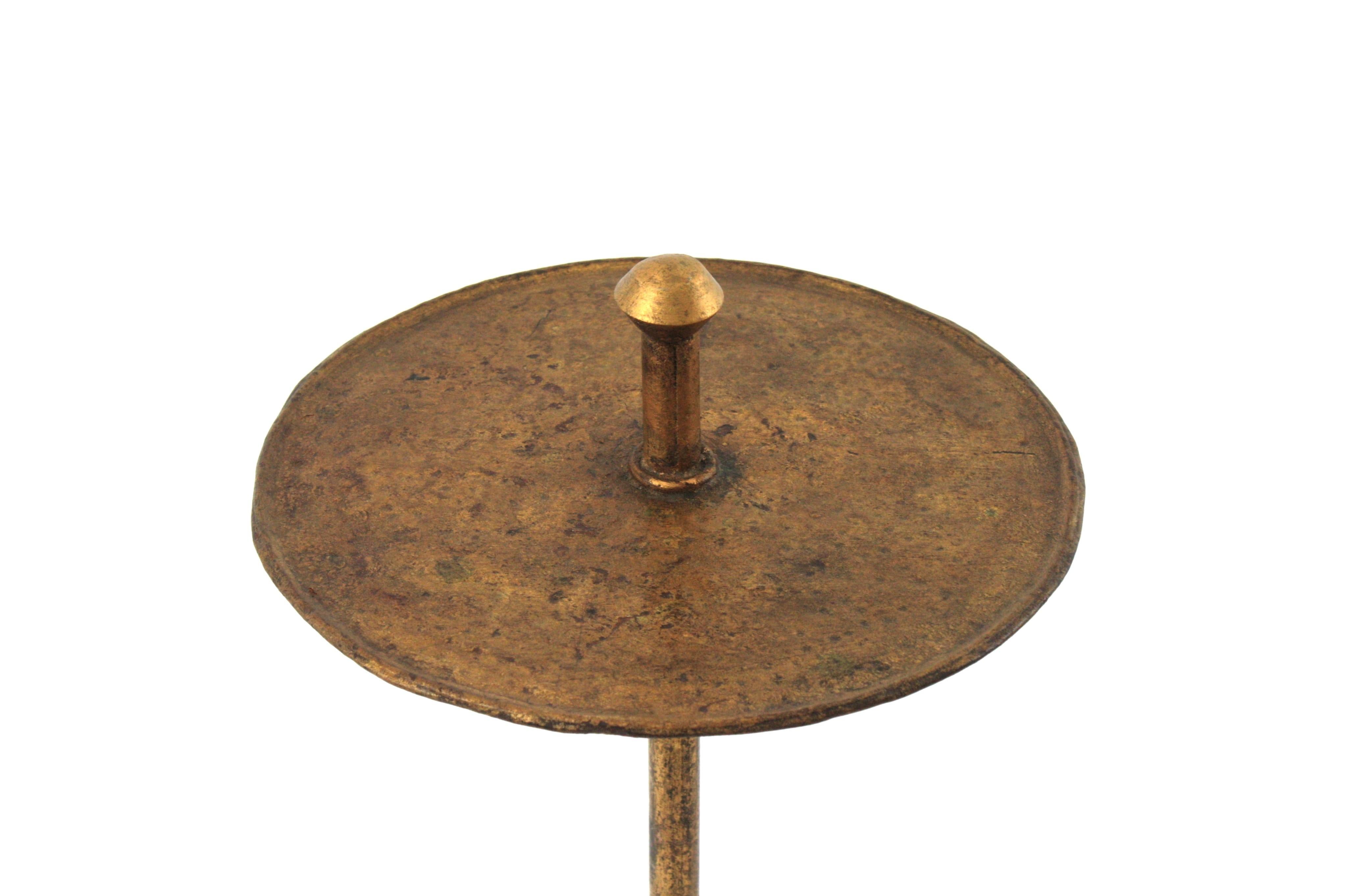 Table à boire / Table à Martini / Guéridon avec poignée en fer doré des années 1940 Bon état - En vente à Barcelona, ES