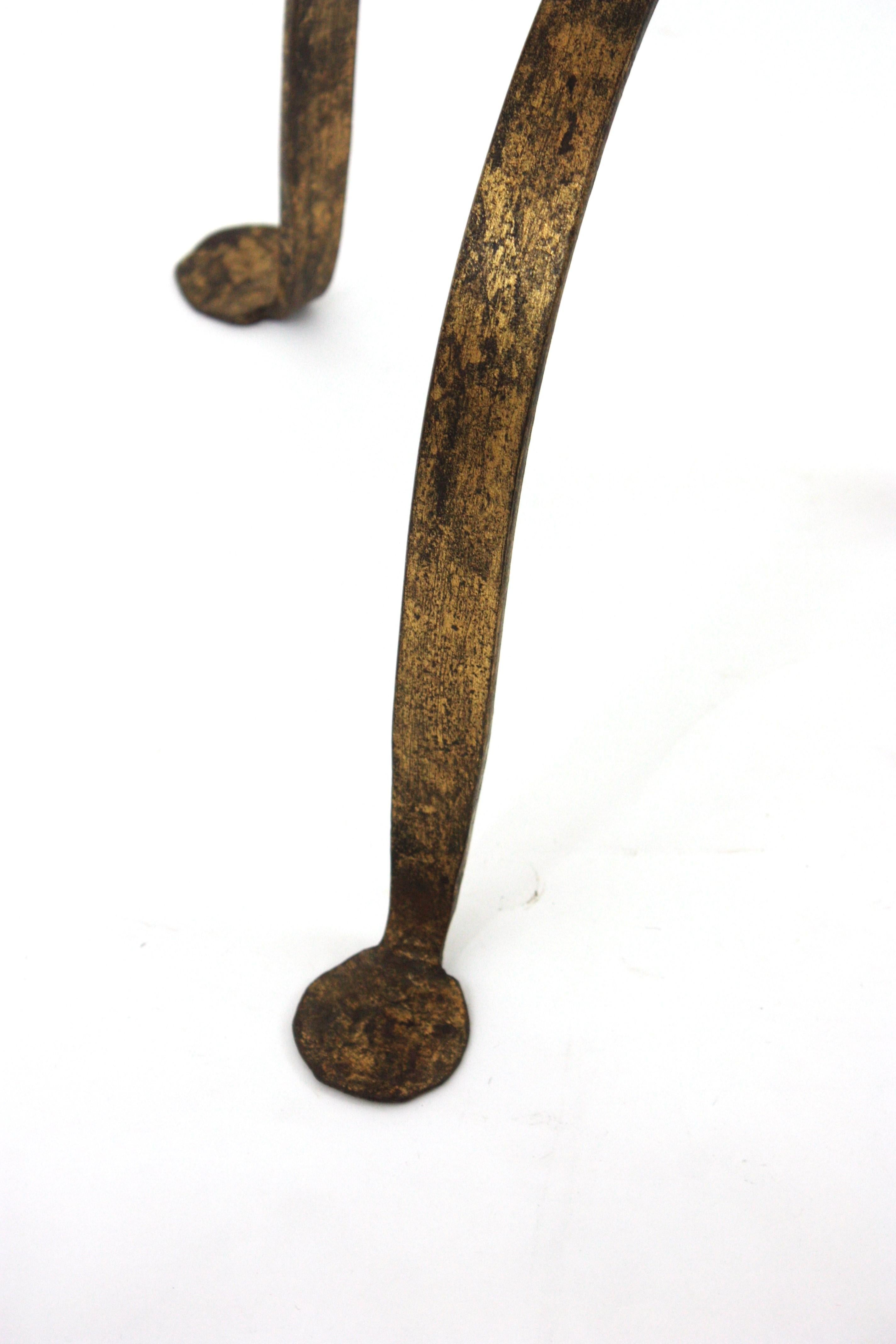 Table à boire / Table à Martini / Guéridon avec poignée en fer doré des années 1940 en vente 1