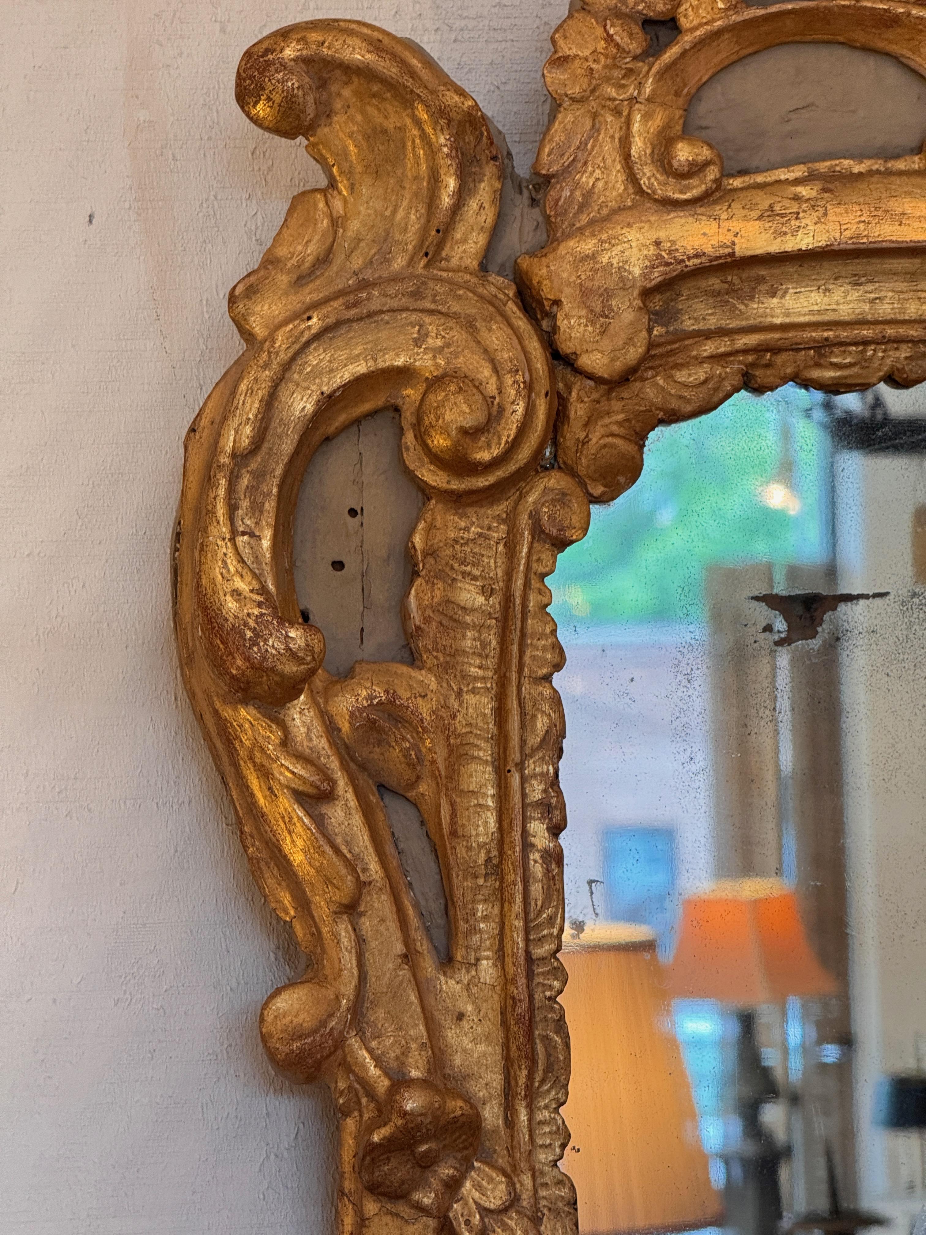 1940s Giltwood Mirror With Floral Crest For Sale 1