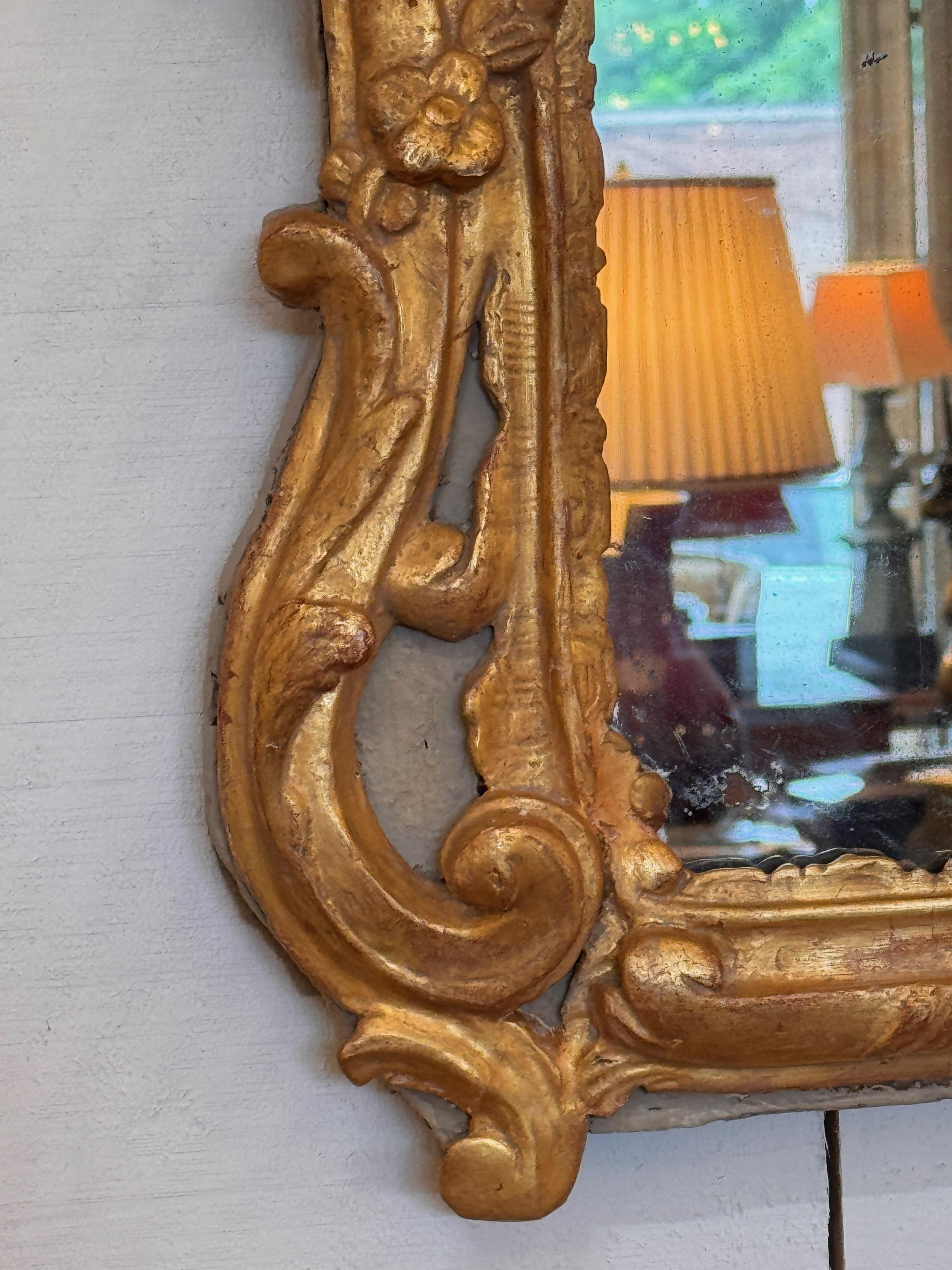 1940s Giltwood Mirror With Floral Crest For Sale 2