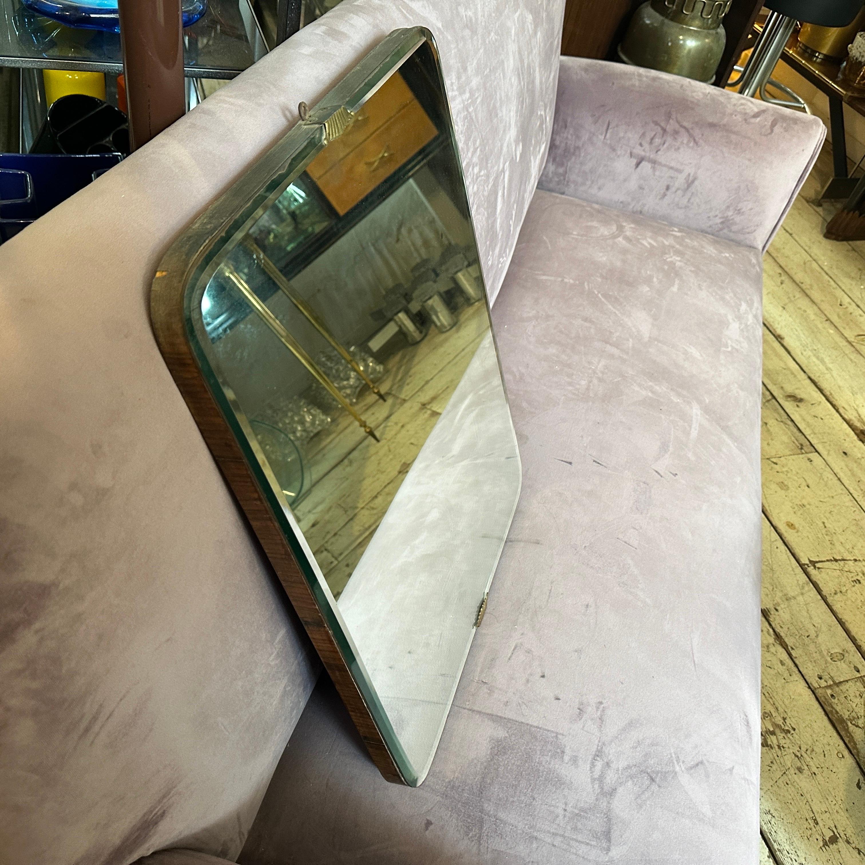 1940s Gio Ponti Style Art Deco Brass and Glass Italian Wall Mirror In Good Condition For Sale In Aci Castello, IT