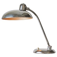 Lampada da tavolo ministeriale cromata di Giovanni Michelucci per Lariolux del 1940