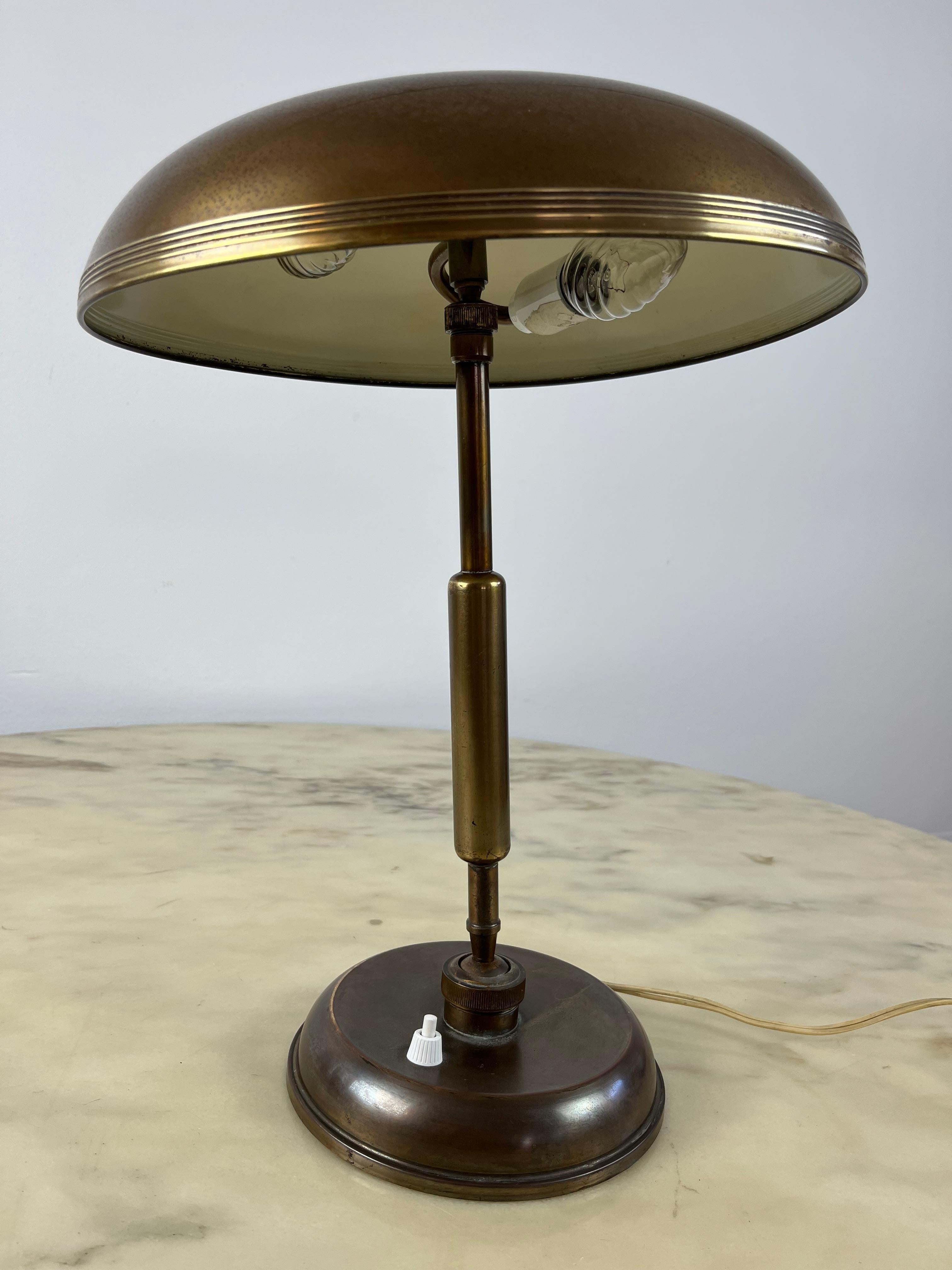 1940s Giovanni Michelucci for Lariolux Brass Table Lamp In Good Condition For Sale In Palermo, IT