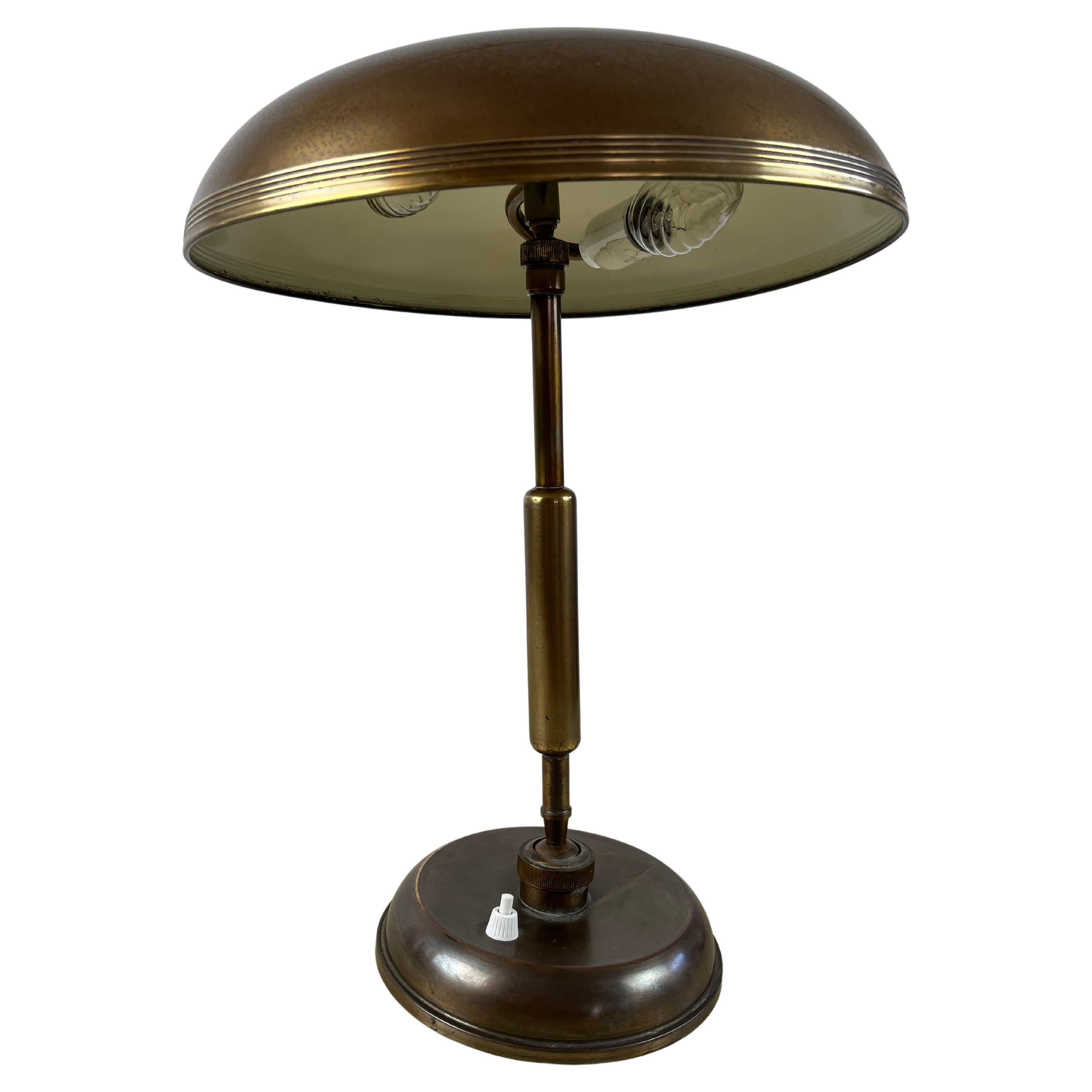 Lampe de bureau en laiton Giovanni Michelucci pour Lariolux des années 1940 en vente