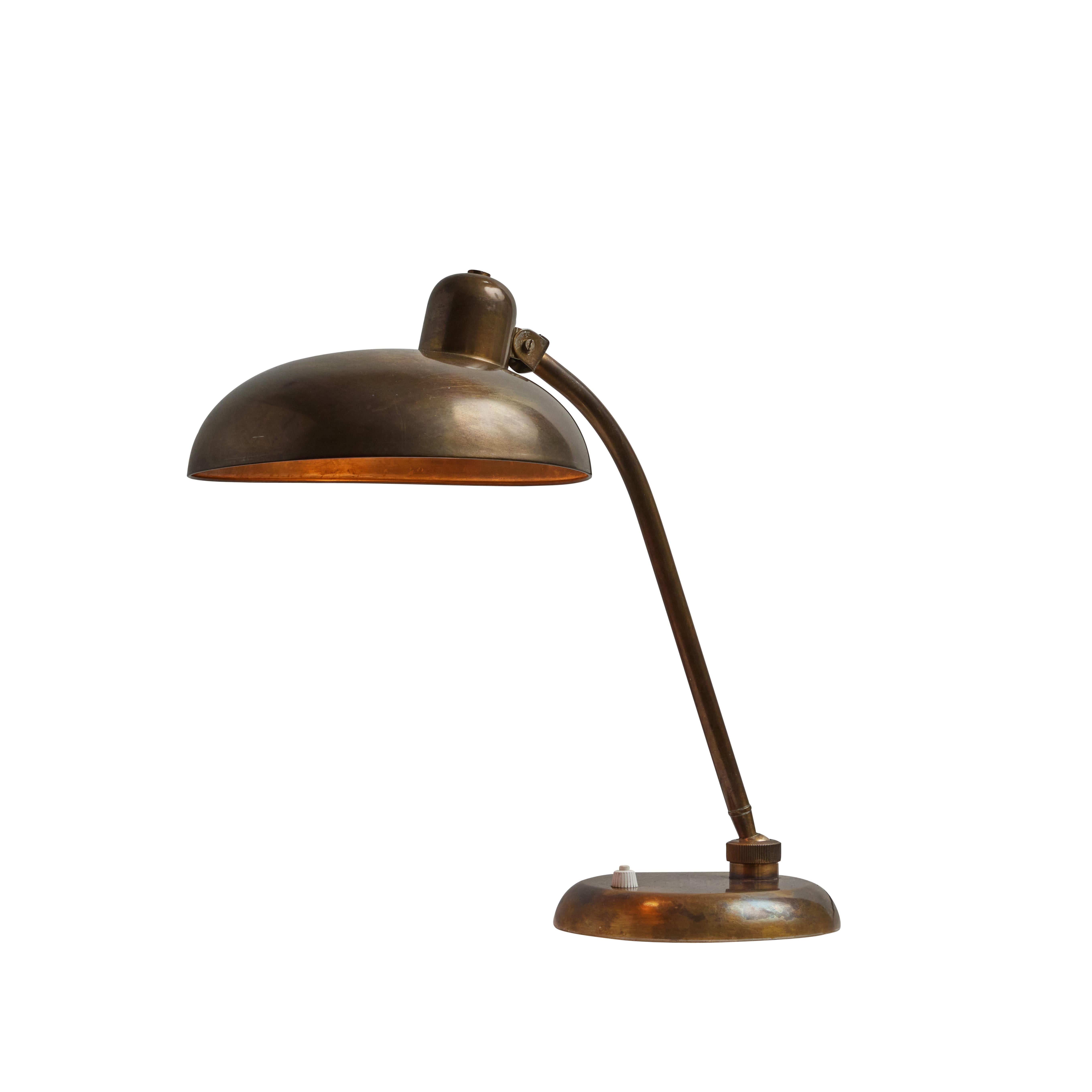 1940s Giovanni Michelucci Patinated Brass Ministerial Table Lamp for Lariolux For Sale 7