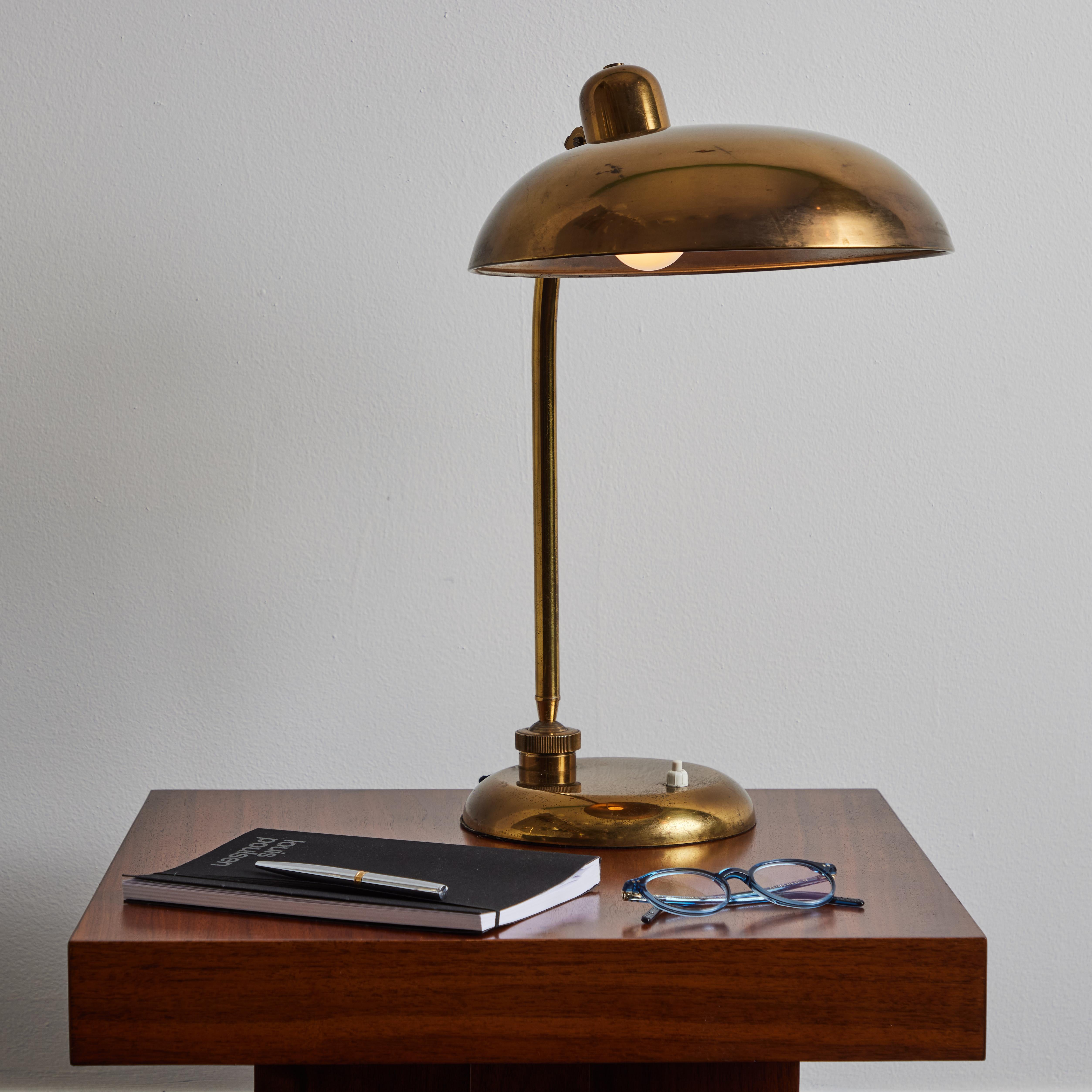 Scandinavian Modern 1940s Giovanni Michelucci Patinated Brass Ministerial Table Lamp for Lariolux For Sale