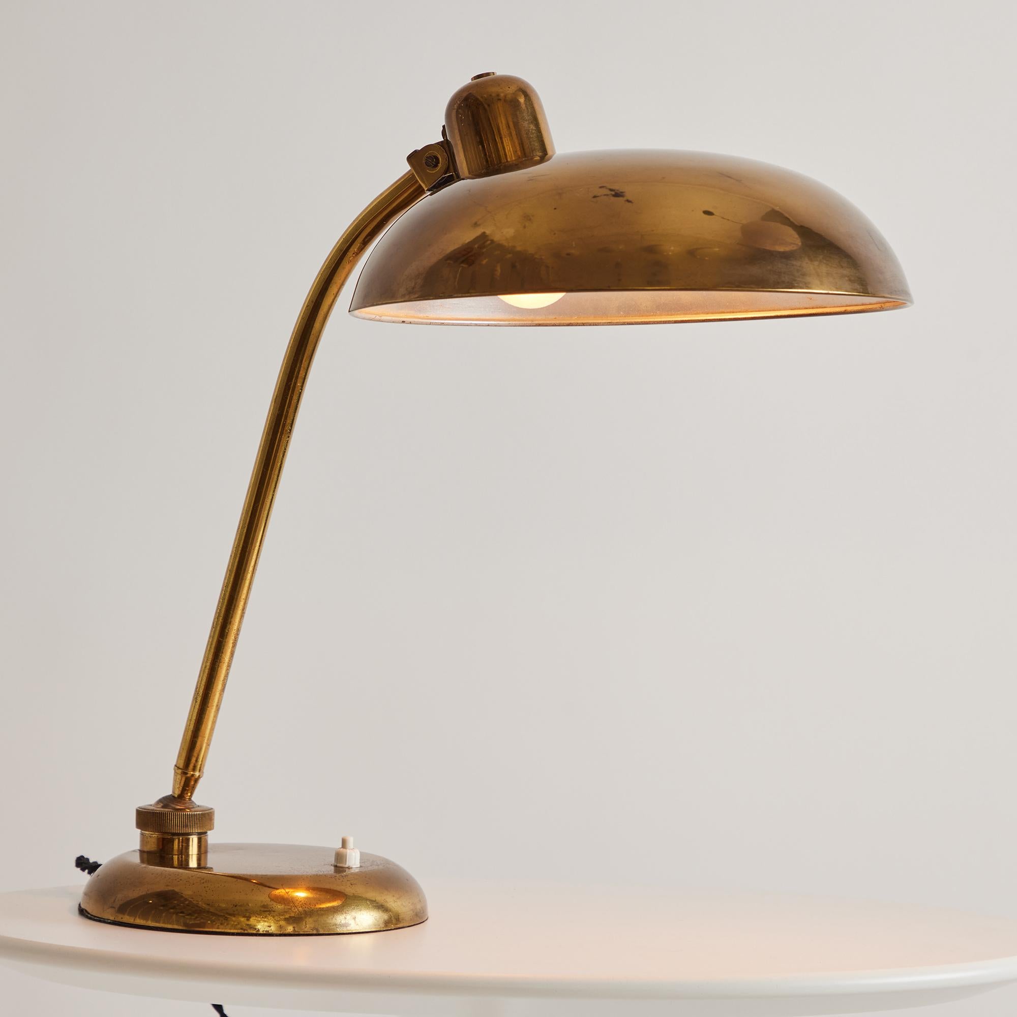1940s Giovanni Michelucci Patinated Brass Ministerial Table Lamp for Lariolux For Sale 2