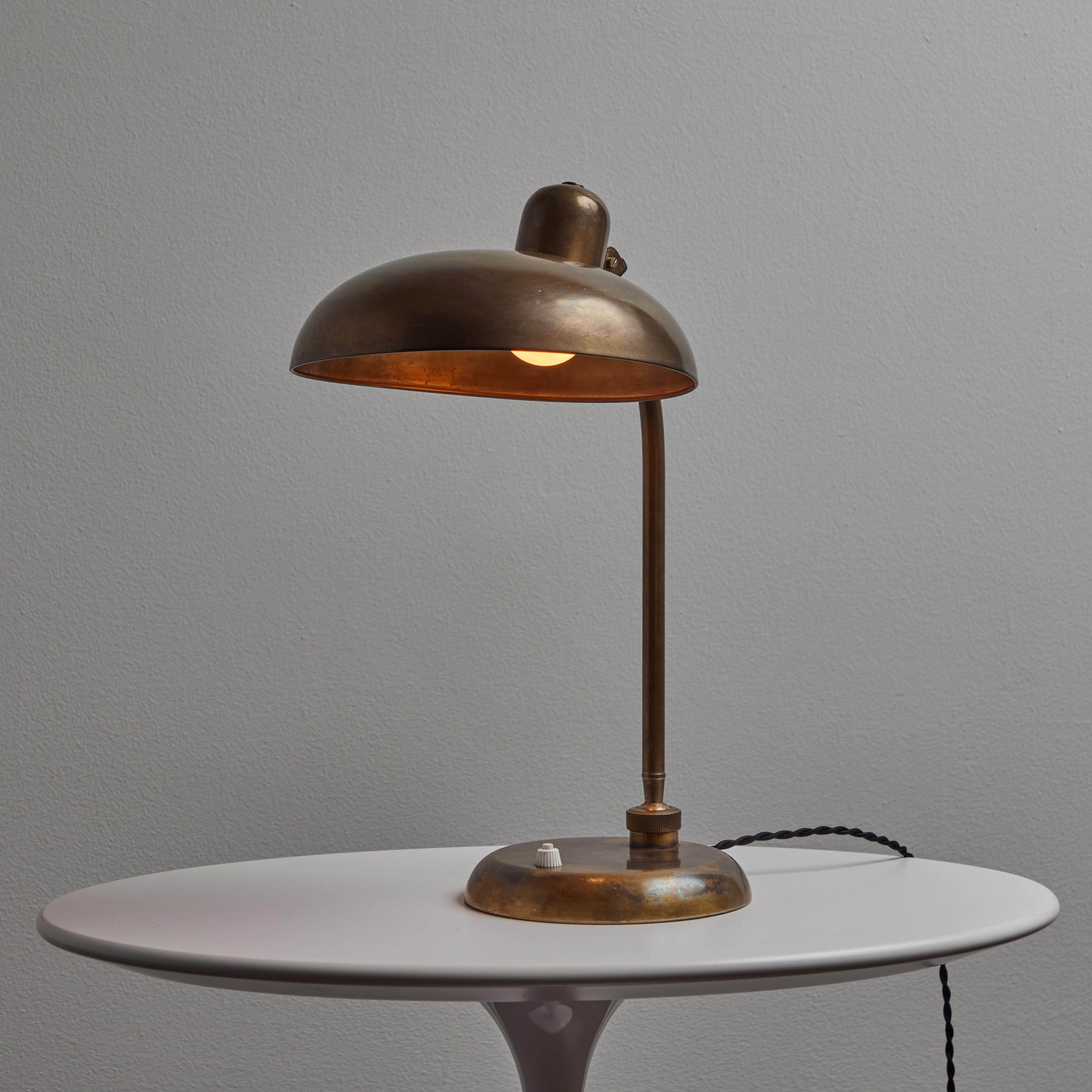 1940s Giovanni Michelucci Patinated Brass Ministerial Table Lamp for Lariolux For Sale 1