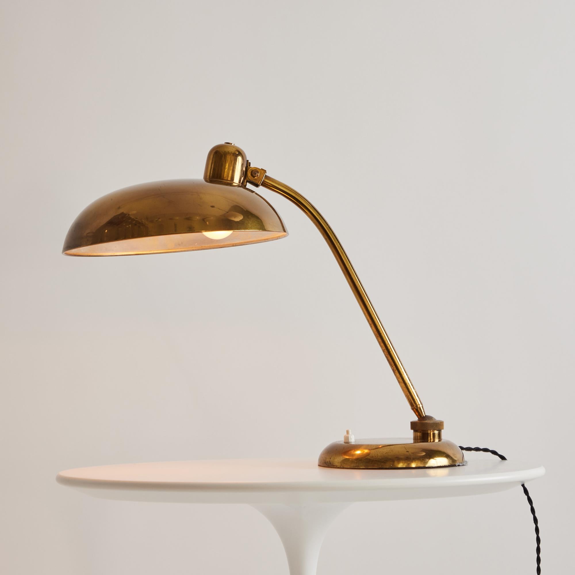 1940s Giovanni Michelucci Patinated Brass Ministerial Table Lamp for Lariolux For Sale 4