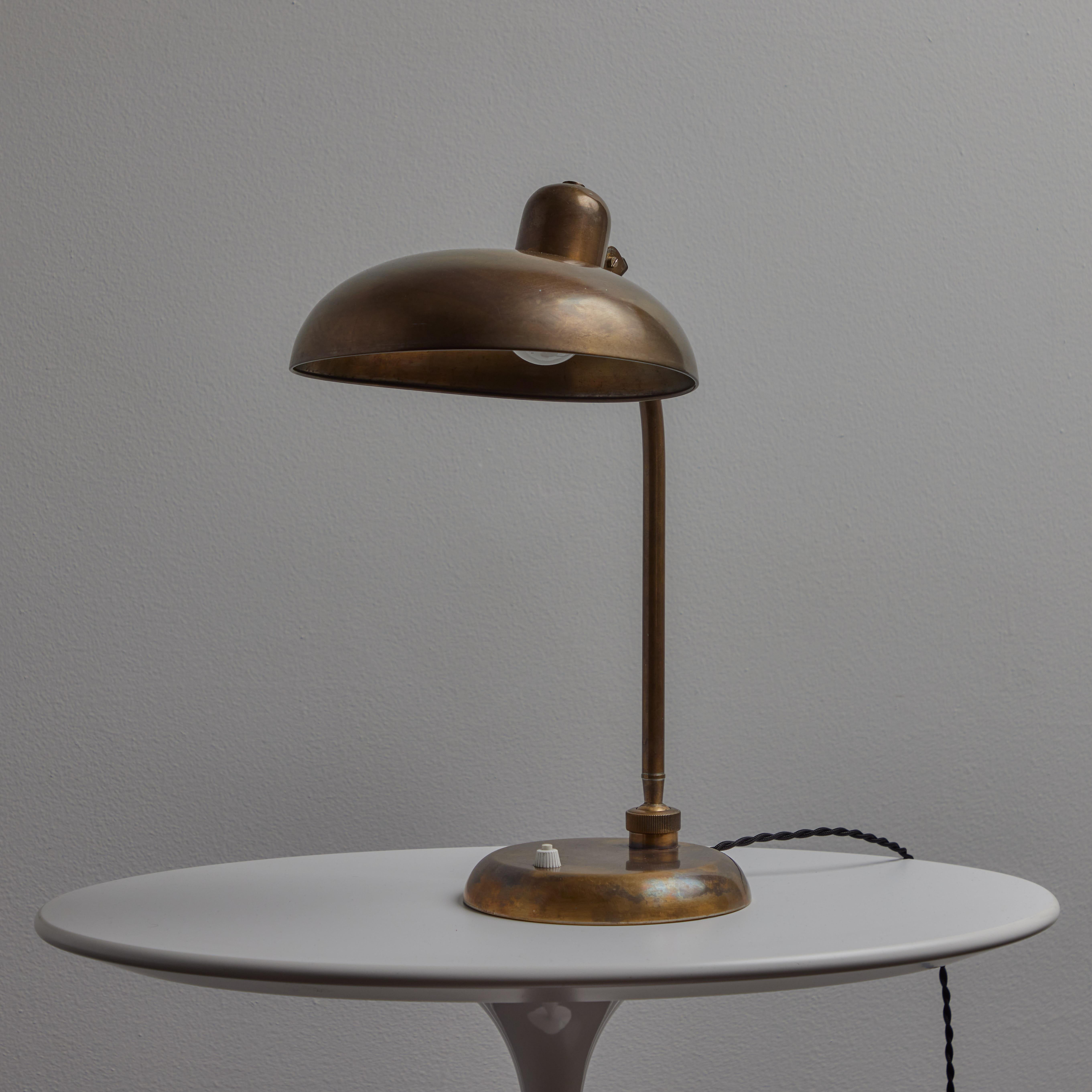 1940s Giovanni Michelucci Patinated Brass Ministerial Table Lamp for Lariolux For Sale 2