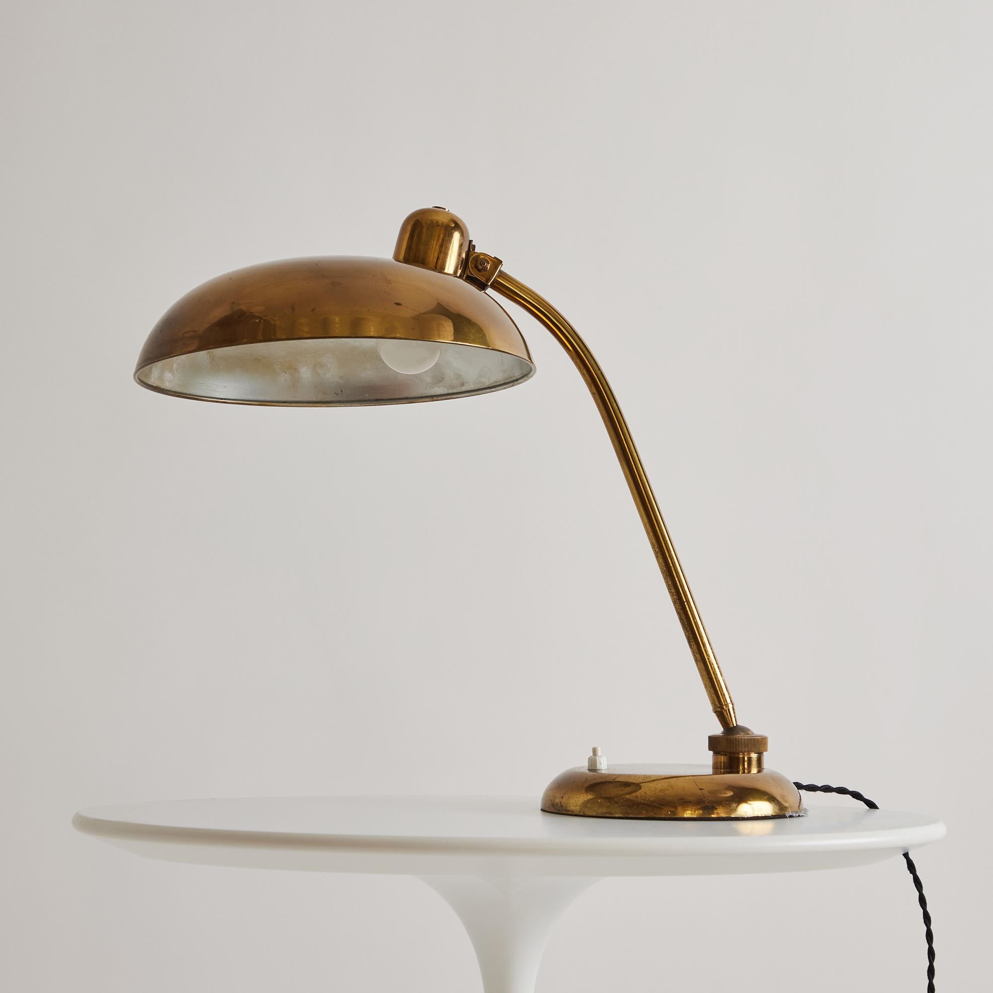 1940s Giovanni Michelucci Patinated Brass Ministerial Table Lamp for Lariolux For Sale 5