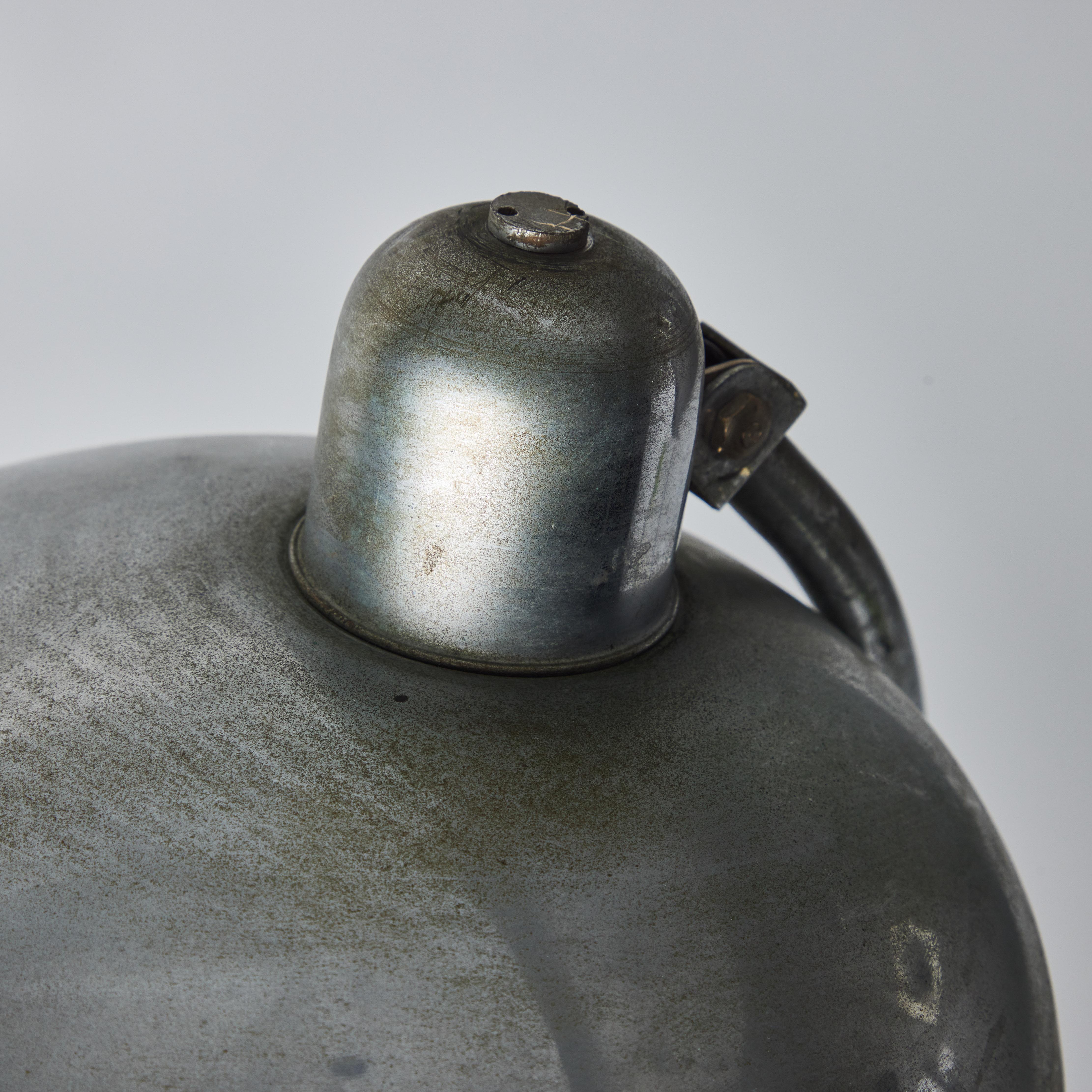 Ministeriale Tischlampe aus patiniertem Nickel von Giovanni Michelucci für Lariolux, 1940er Jahre (Mitte des 20. Jahrhunderts) im Angebot