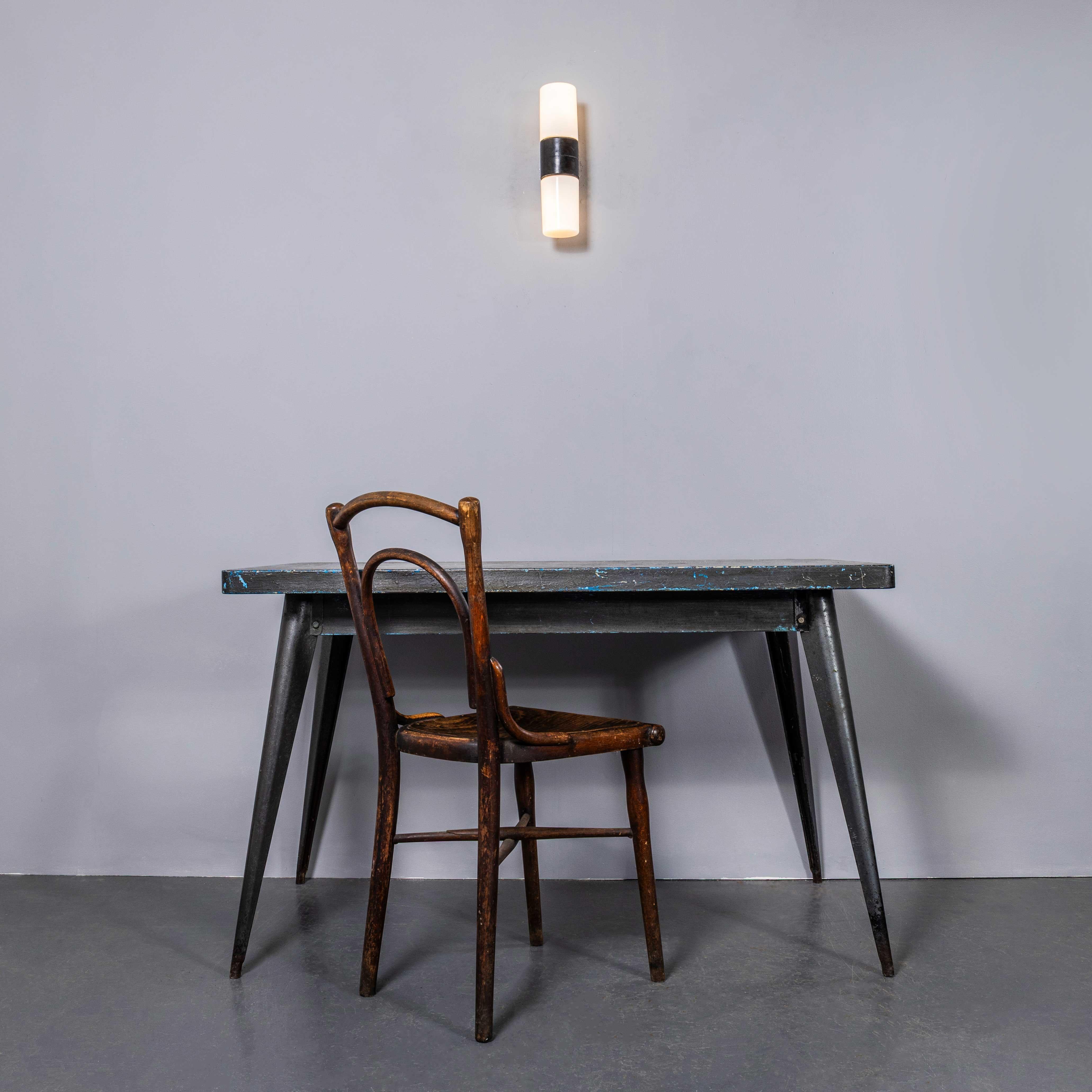 Lampade da parete a bastone in vetro e bachelite degli anni '40 In condizioni buone in vendita a Hook, Hampshire