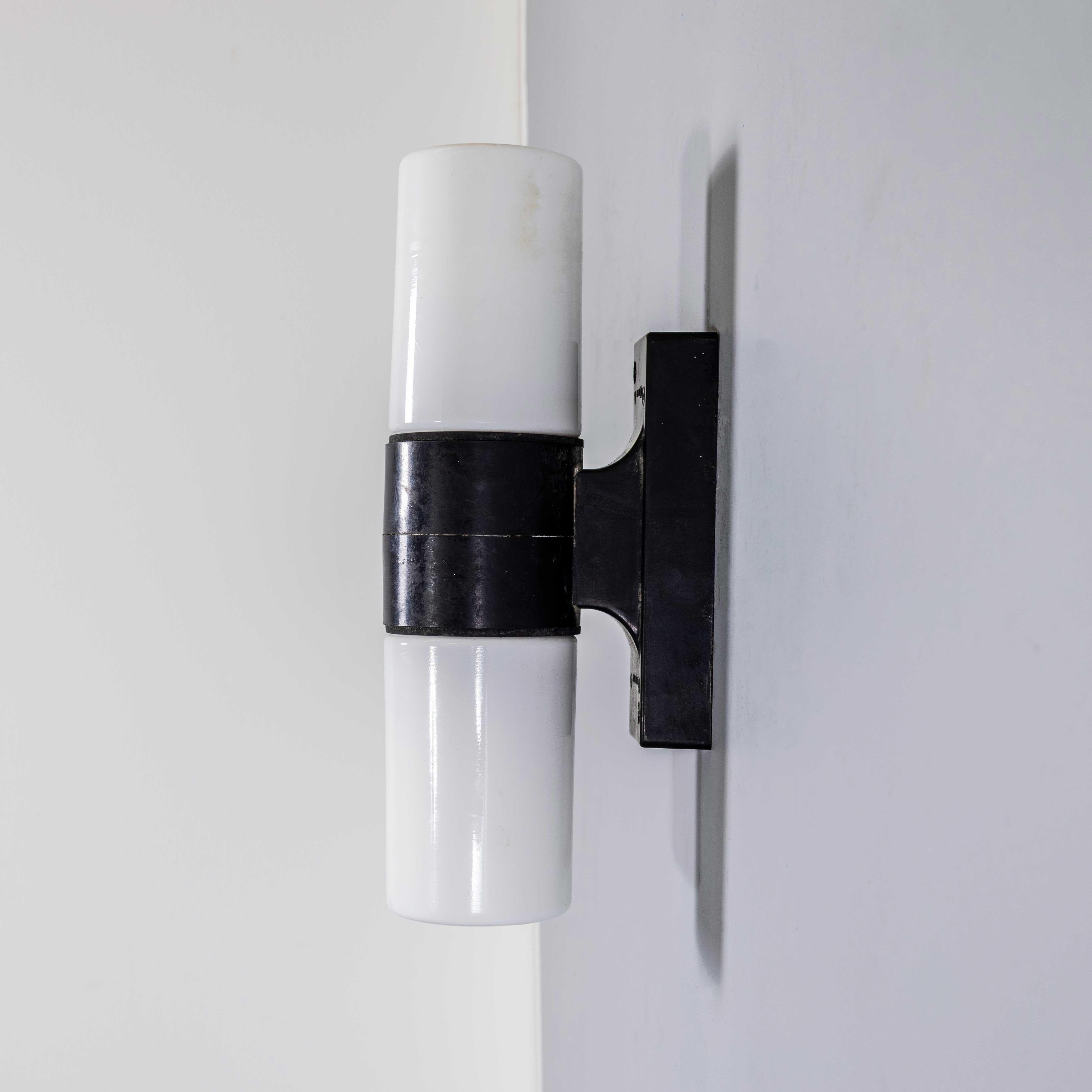 Lampade da parete a bastone in vetro e bachelite degli anni '40 in vendita 2