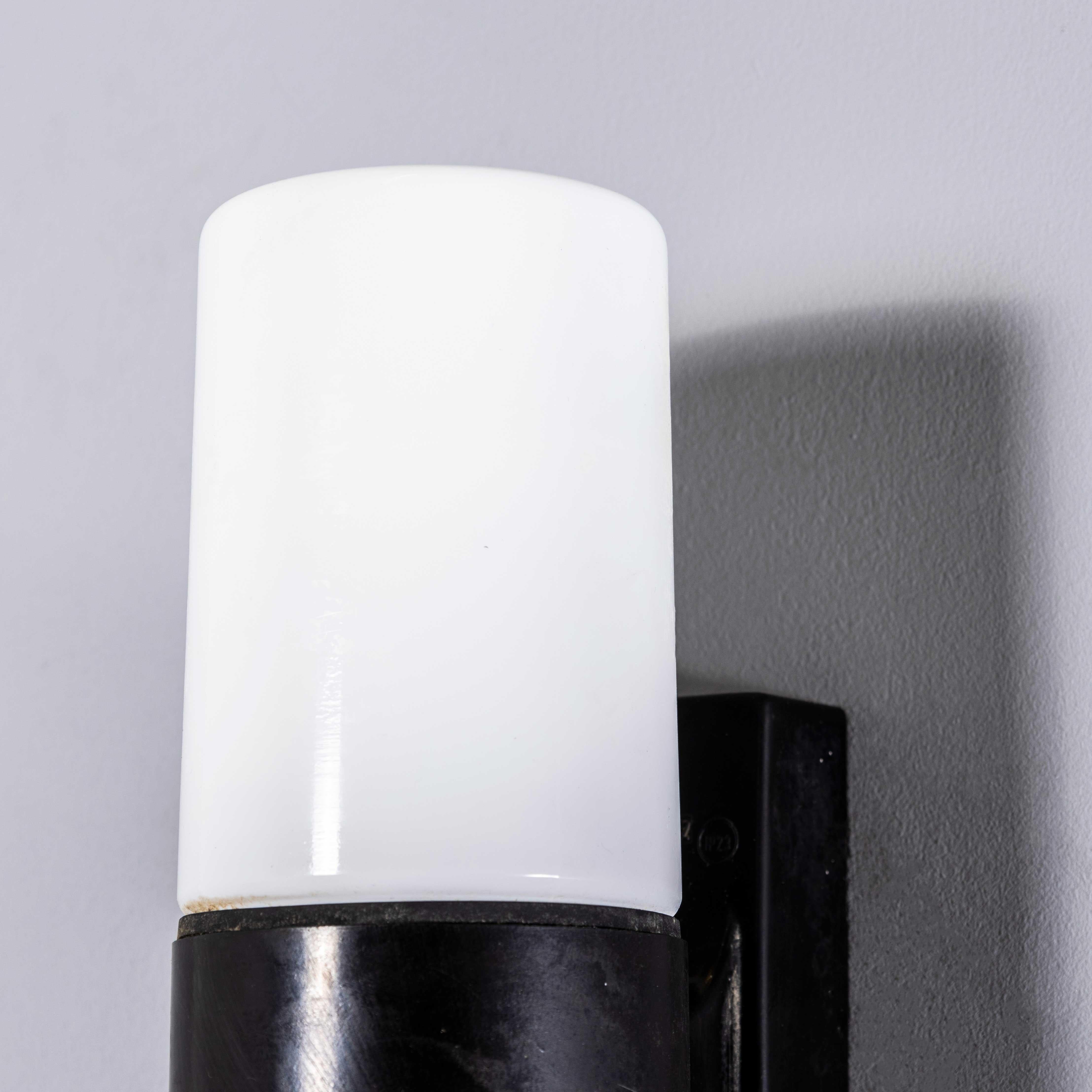 Lampade da parete a bastone in vetro e bachelite degli anni '40 in vendita 3