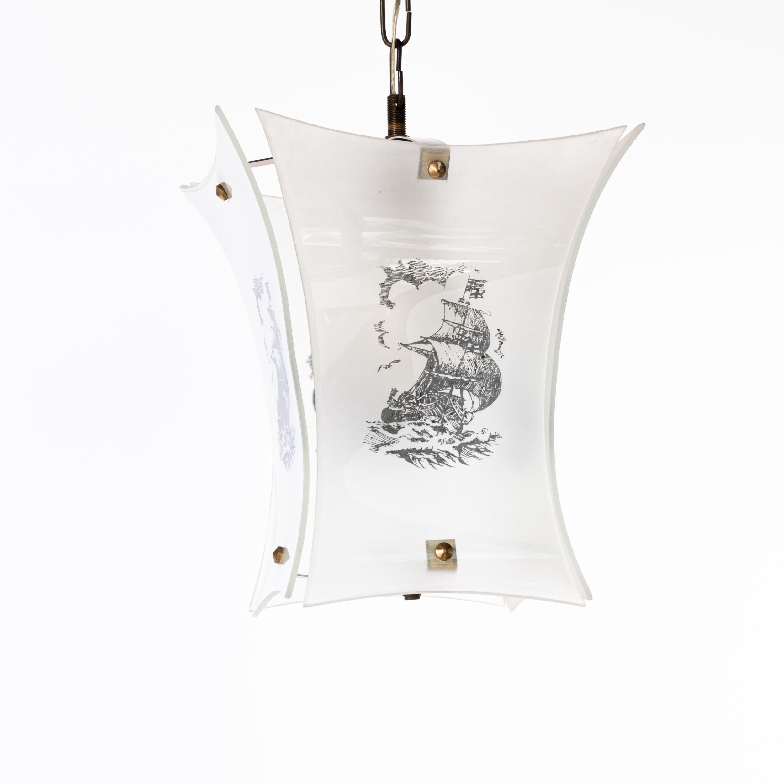 Quattro pannelli curvi in vetro fumé con stampa 