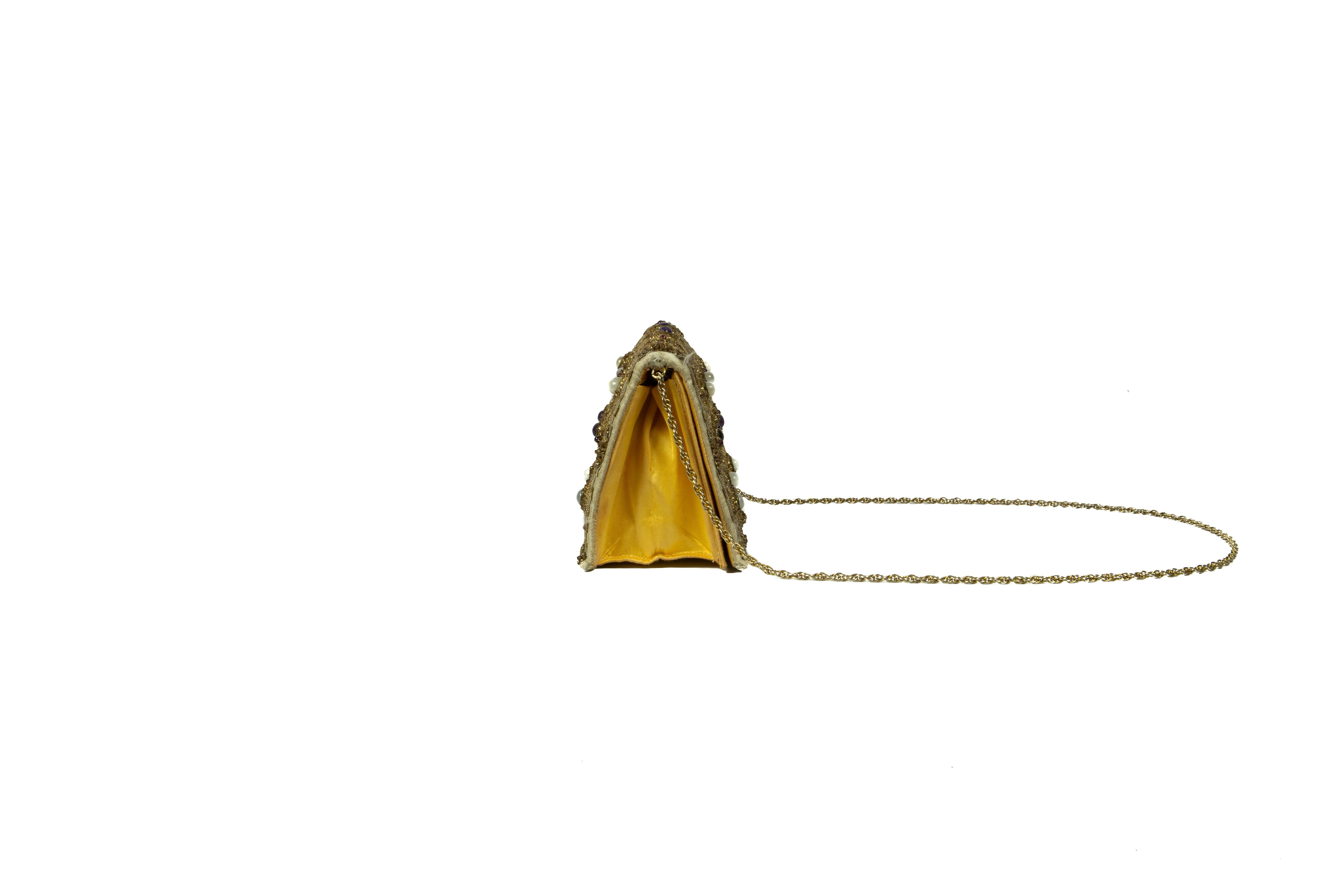 1940er Gold Lam Abendtasche aus den 1940er Jahren mit Mondsteinen, Amethysten und Granaten im Zustand „Gut“ im Angebot in London, GB
