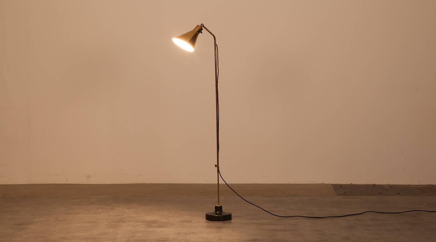 This lamp is a original and exceptional piece. It is an early example designed by Ignazio Gardella in 1940s. The floor lamp is adjustable in height as well as at the shade, which definitely gives a warm and pleasant light. Its solid base is a round