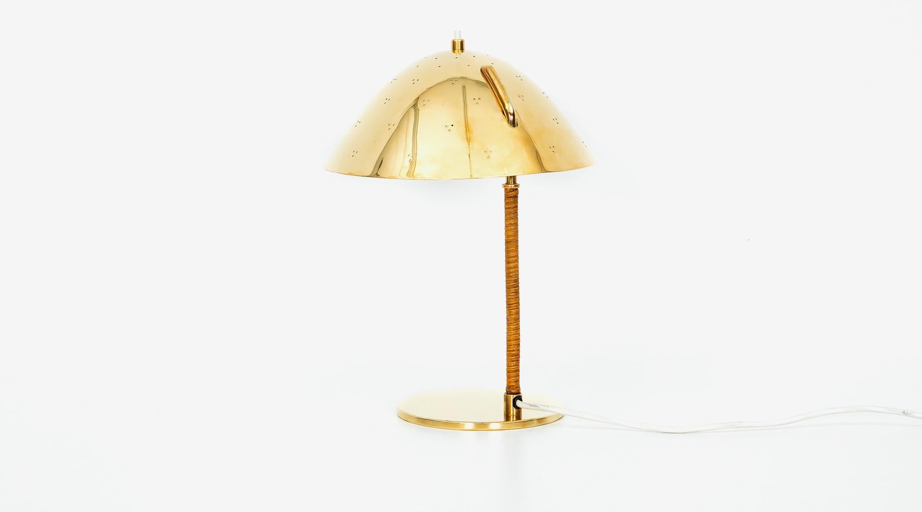 1940s Golden Brass Table Lamp by Paavo Tynell In Good Condition In Frankfurt, Hessen, DE