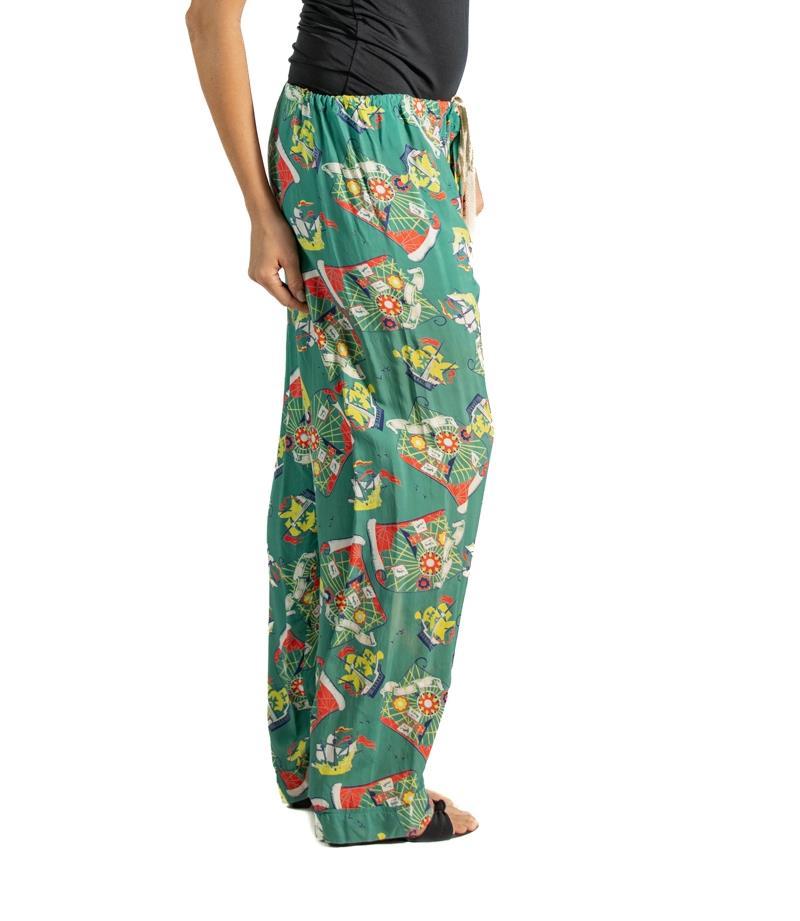 1940S Green Cold Rayon Rare Pirate Treasure Map Print Pajamas Pants In Excellent Condition For Sale In New York, NY