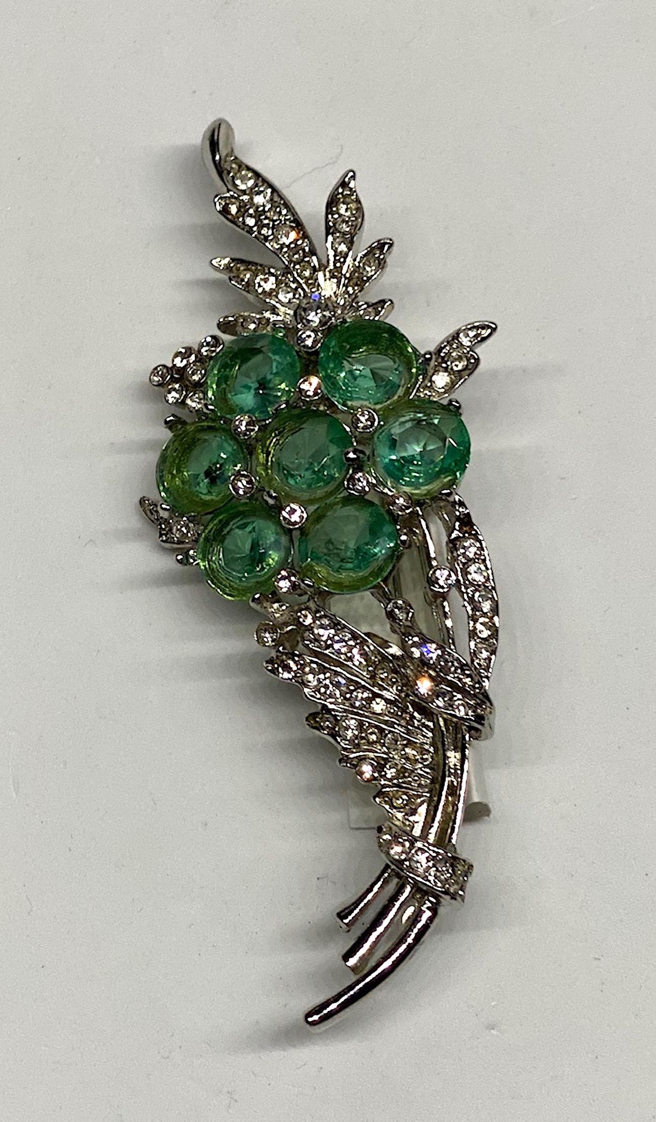1940s Green Crystal Flower & Rhinestone Brooch attributed to Reja In Good Condition In New York, NY