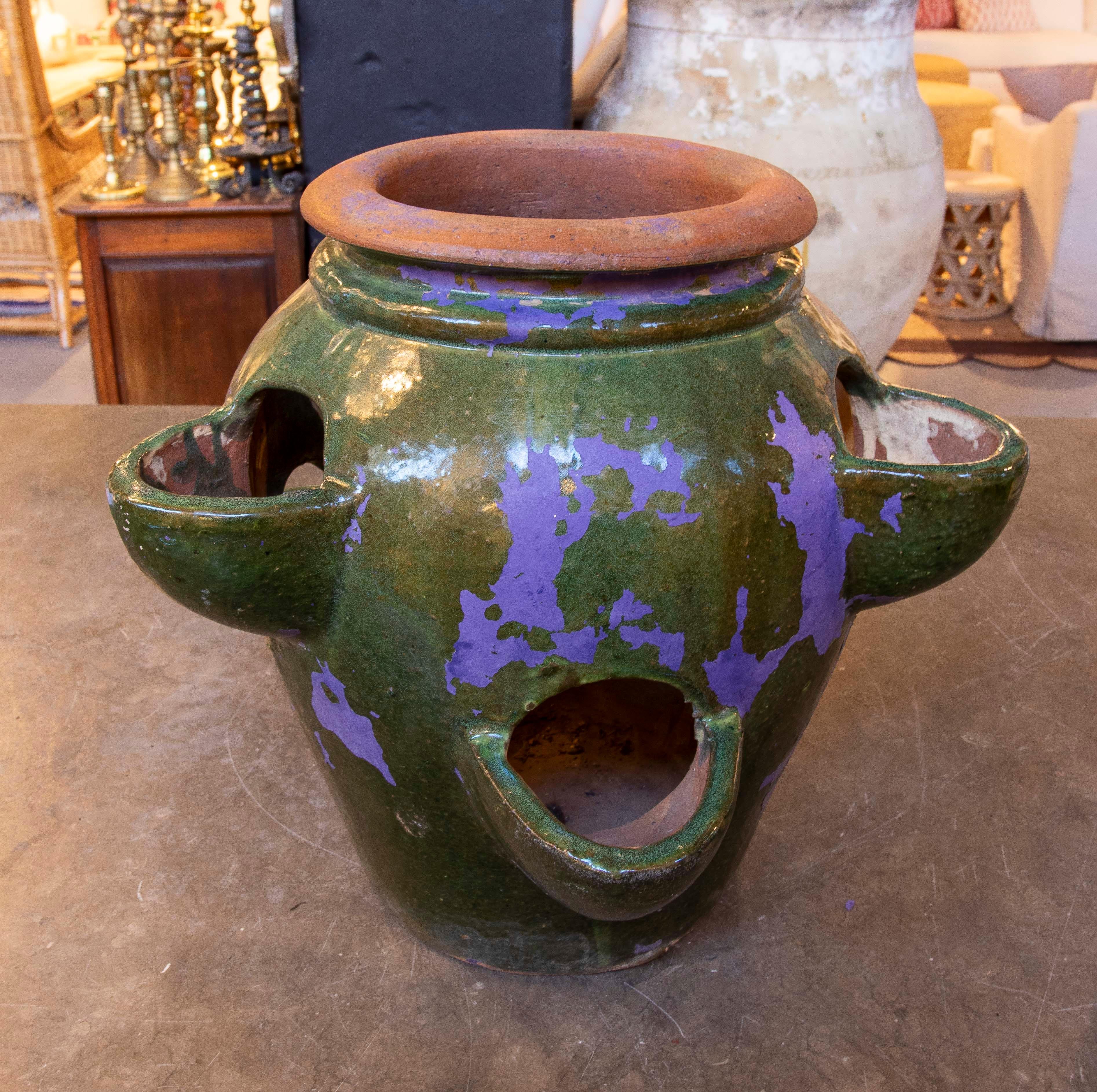 Grün glasierte spanische Keramik aus den 1940er Jahren zum Anpflanzen von Erdbeeren (Glasiert) im Angebot