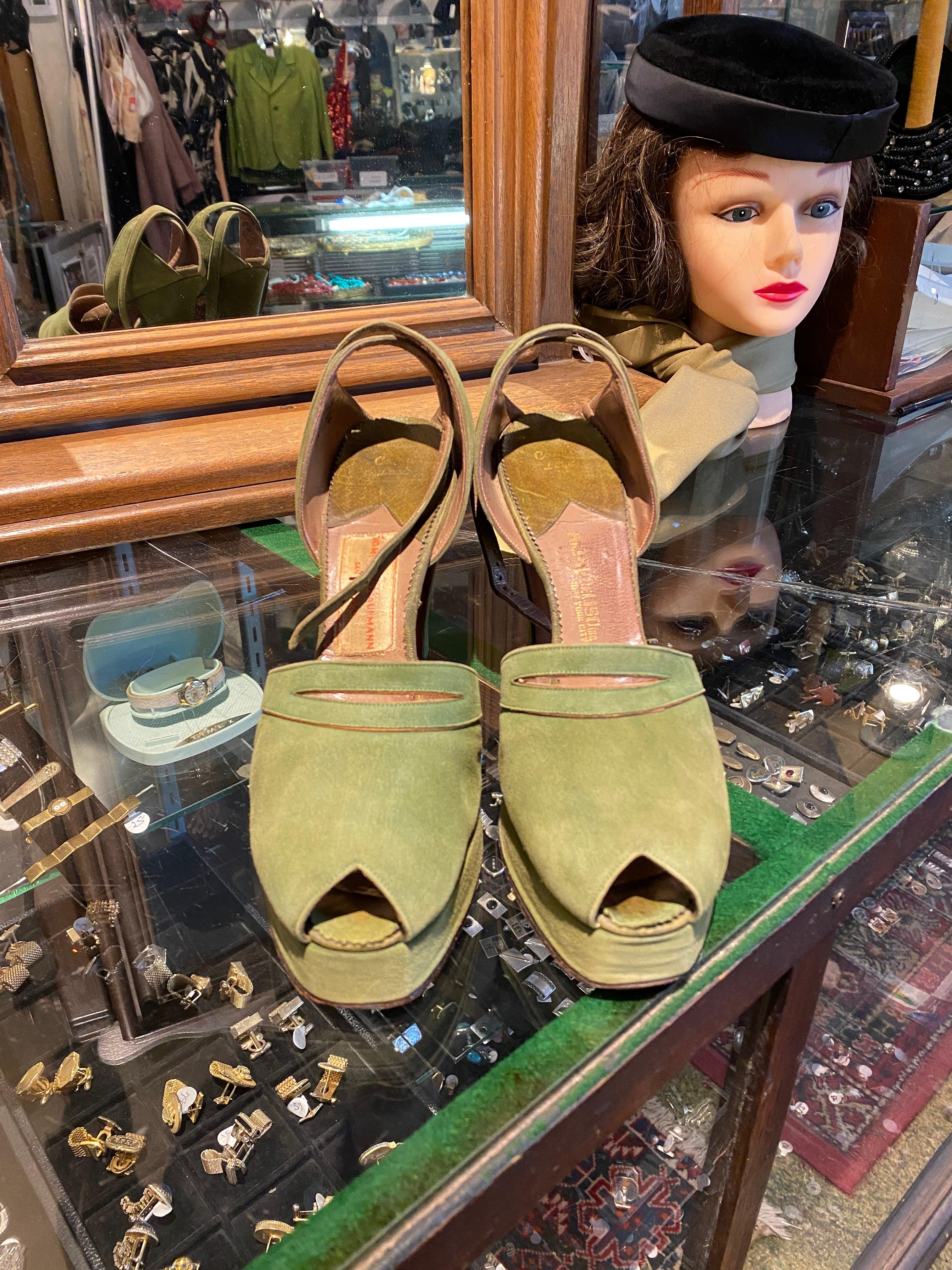 1940s Green Suede Platform Heels with peep toe, accent cut outs, and a criss-cross ankle strap.
