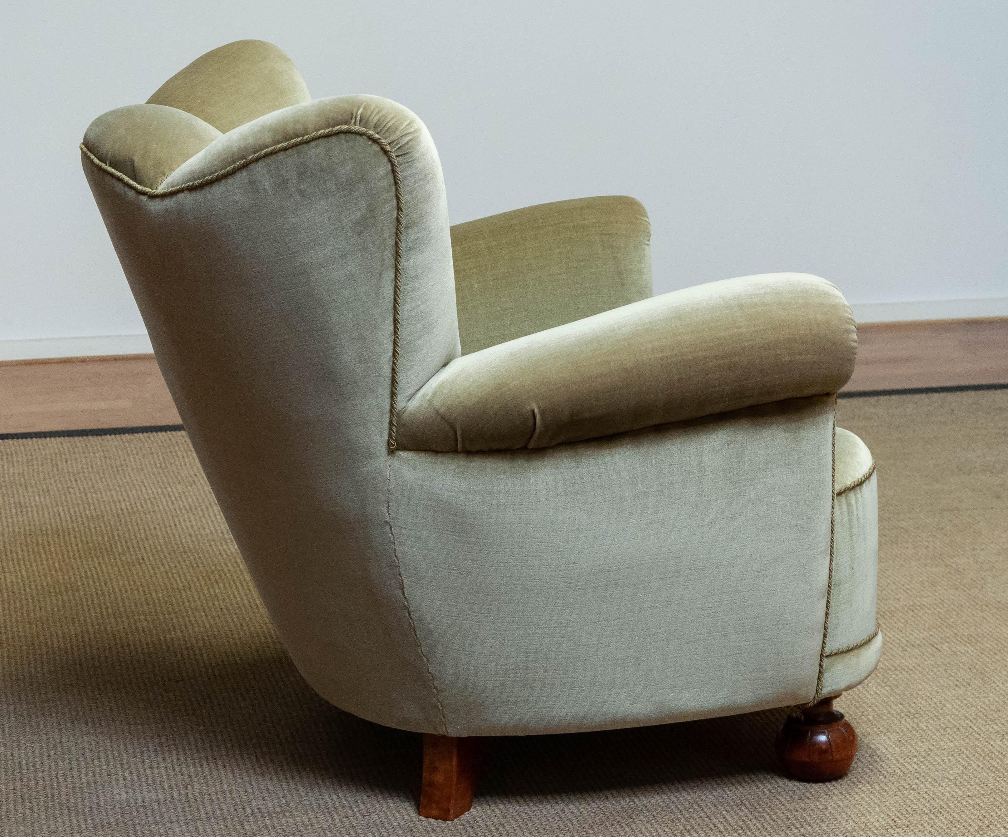 1940s Green Velvet Wingback Lounge Chair in the Style of Fritz Hansen Denmark In Good Condition In Silvolde, Gelderland