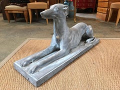 Scultura di levriero del 1940 di un whippet