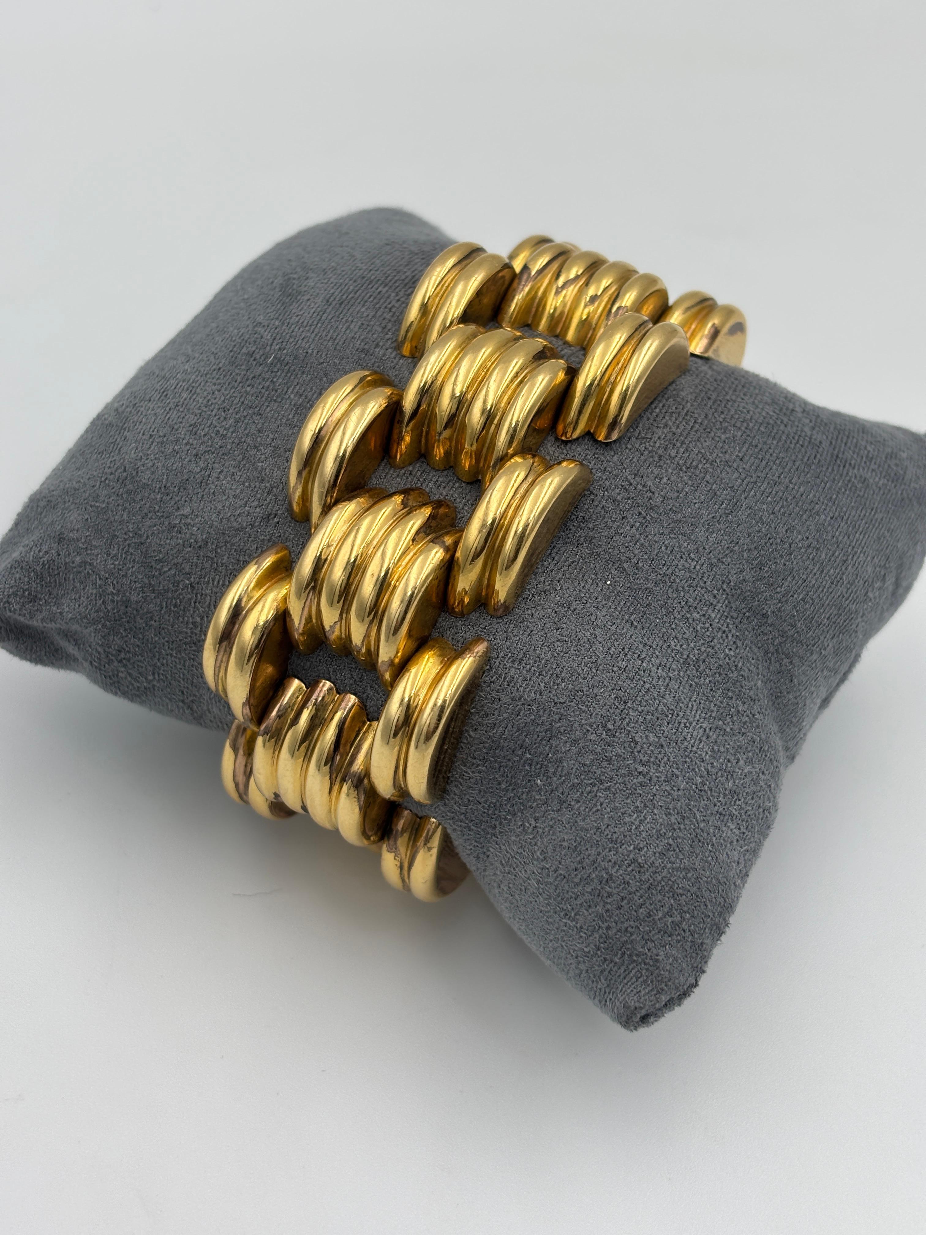 Contemporary 1940s Gubelin 18k gold Tank bracelet For Sale