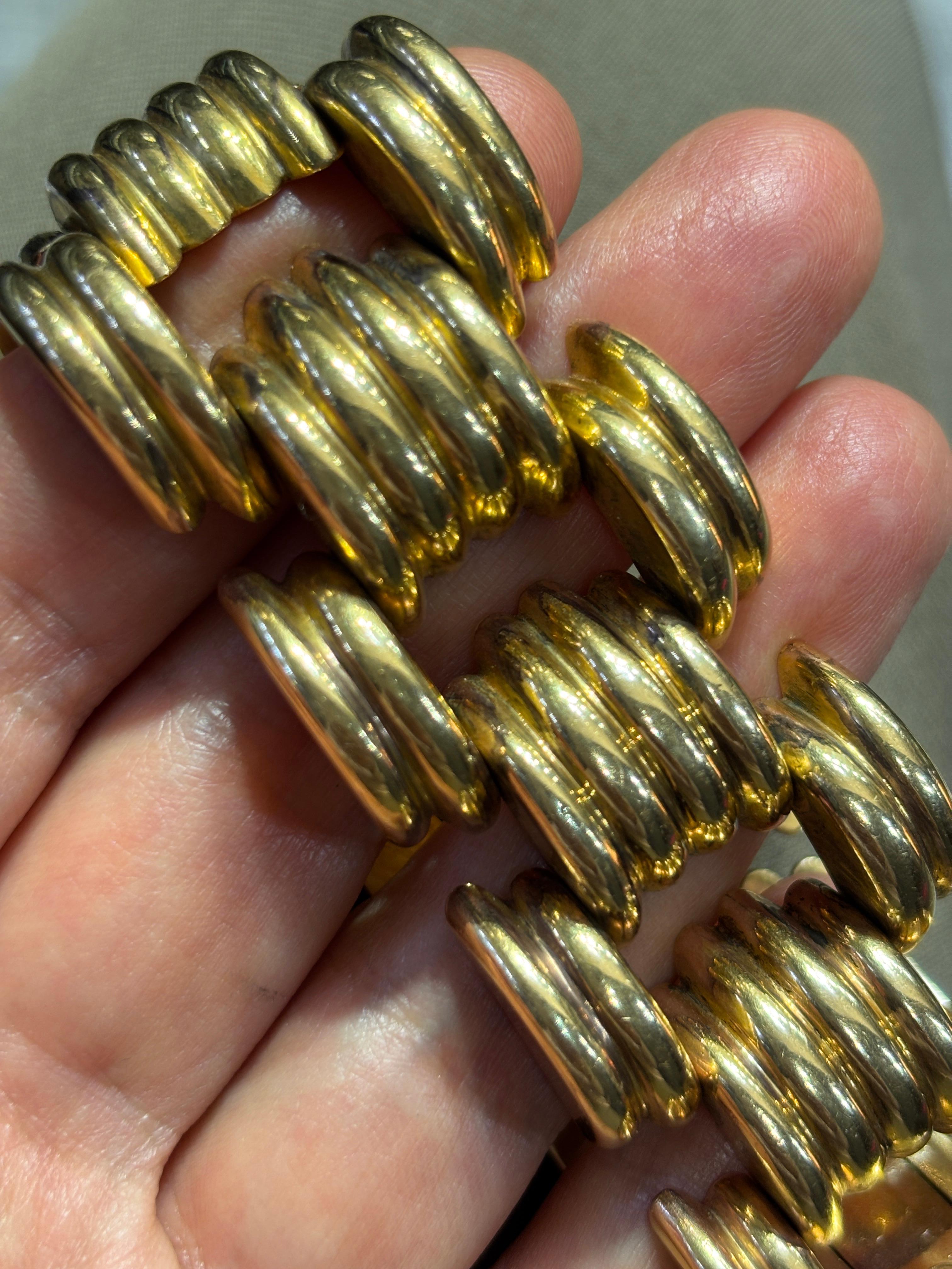 1940s Gubelin 18k gold Tank bracelet In Good Condition For Sale In London, GB