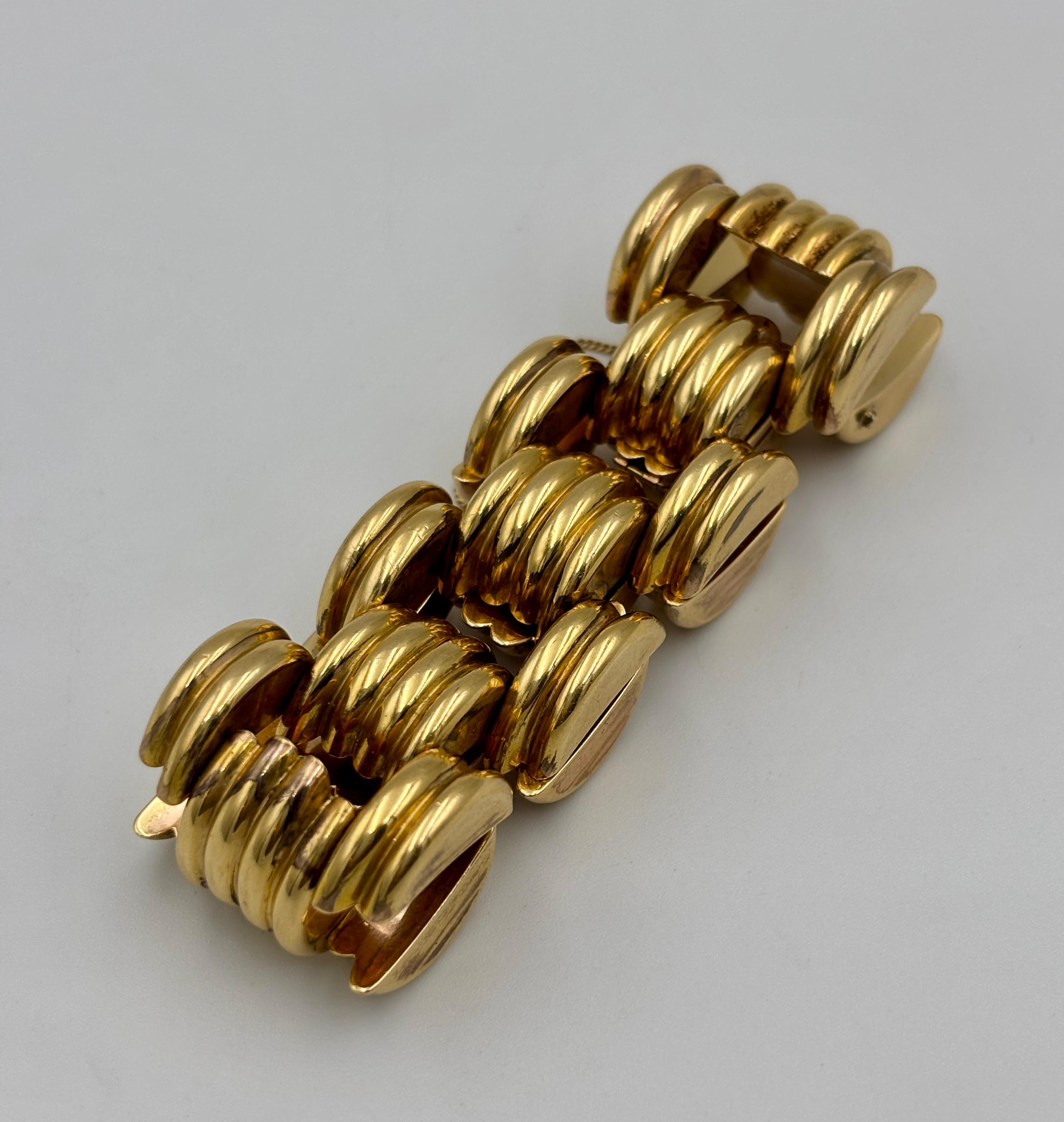 1940s Gubelin 18k gold Tank bracelet For Sale 1